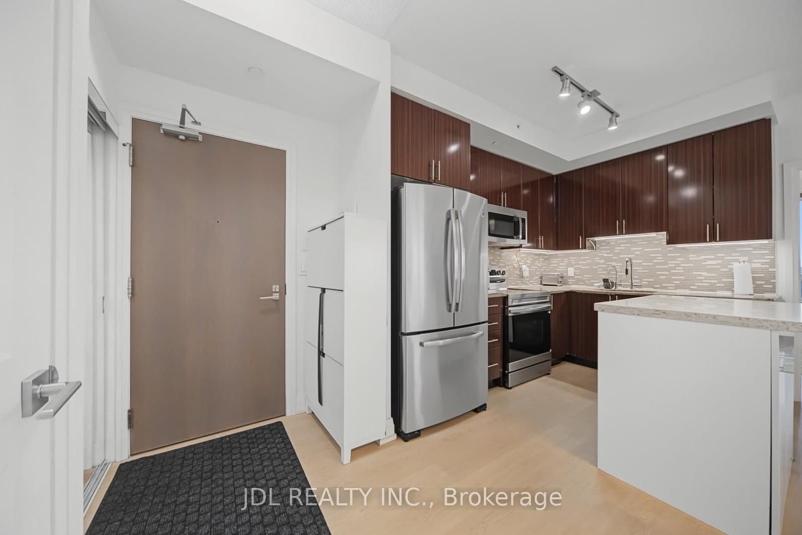 7165 Yonge Street, Unit 902 thumbnail 5