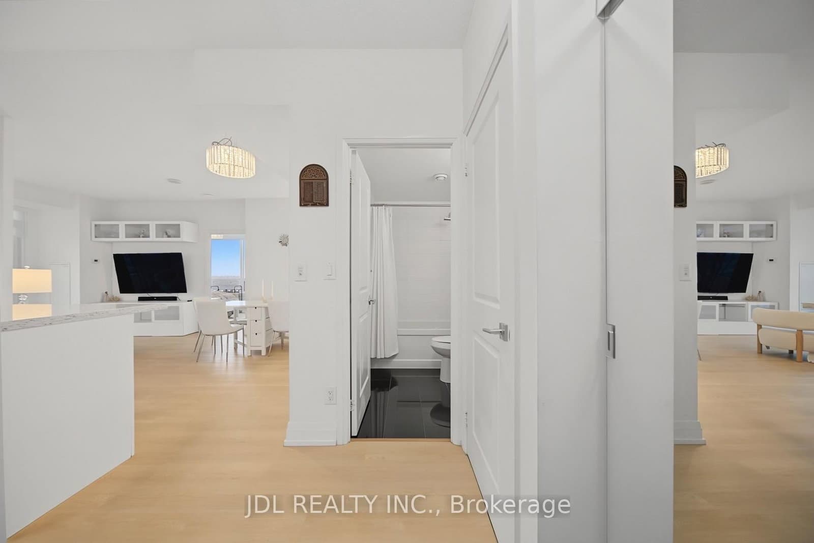 7165 Yonge Street, Unit 902 thumbnail 6