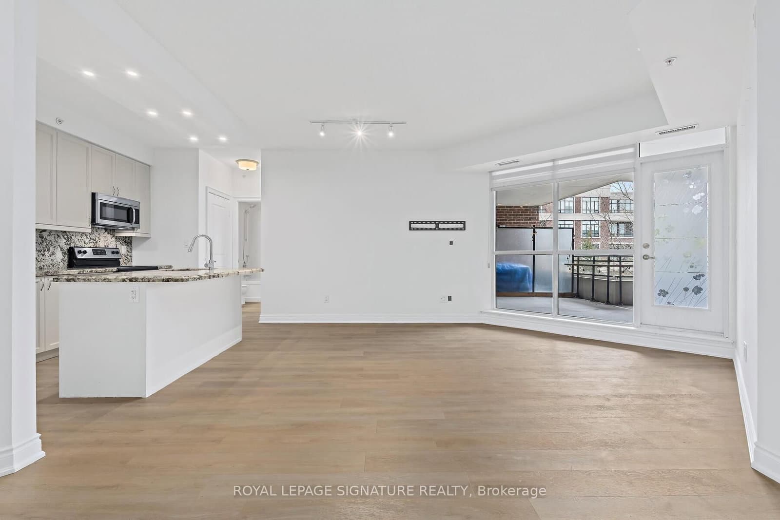 2396 Major Mackenzie Drive W, Unit 220 thumbnail 11