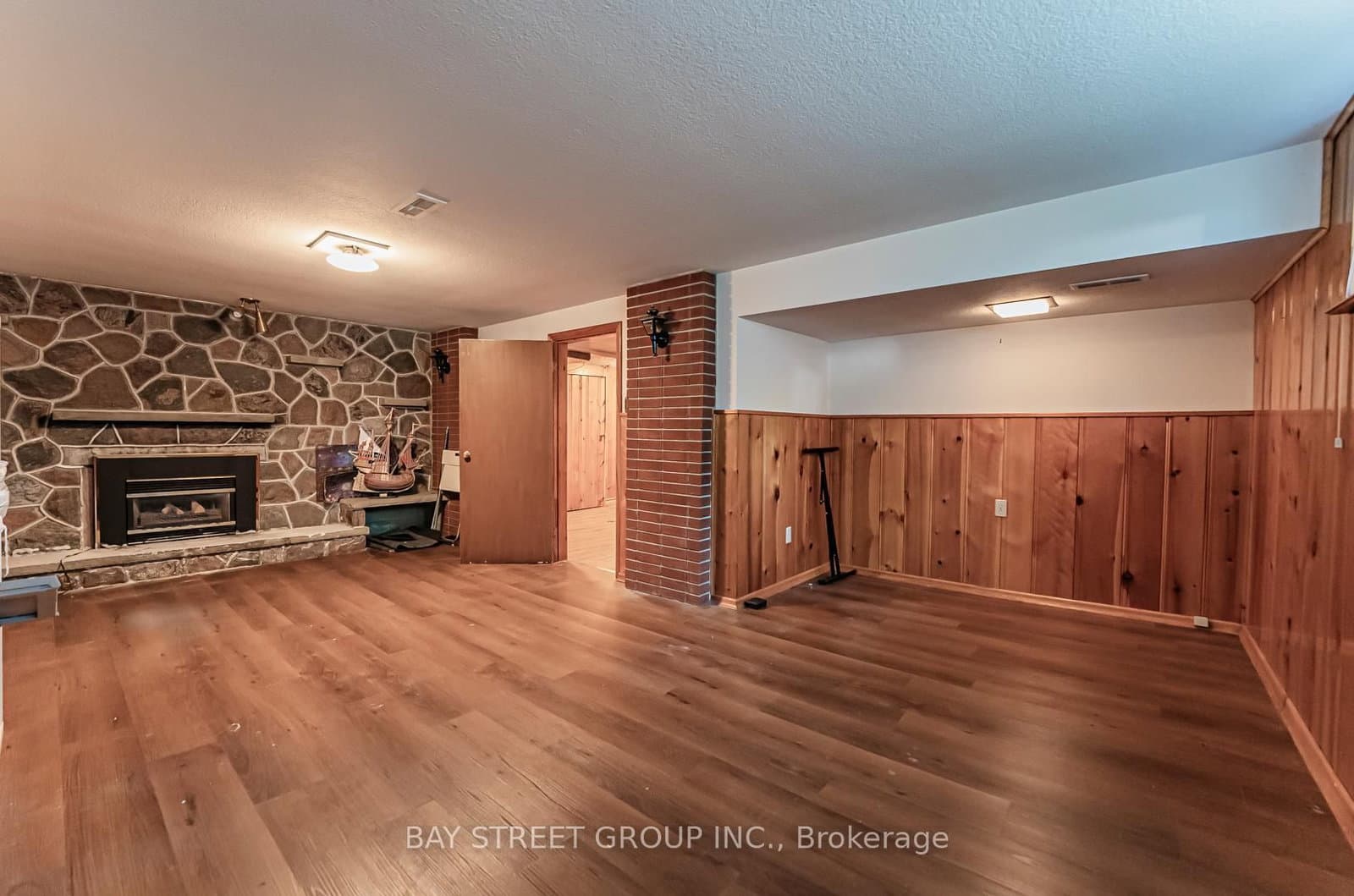 394 Centre Street E, Unit Lower thumbnail 3