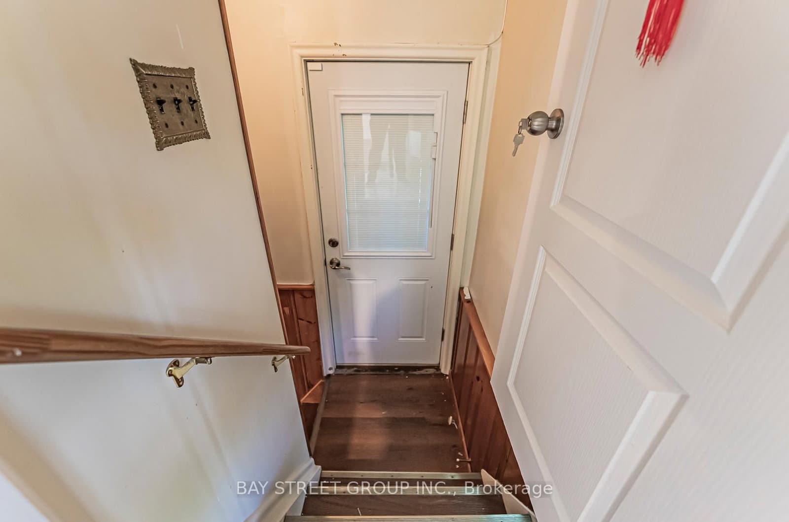394 Centre Street E, Unit Lower thumbnail 4