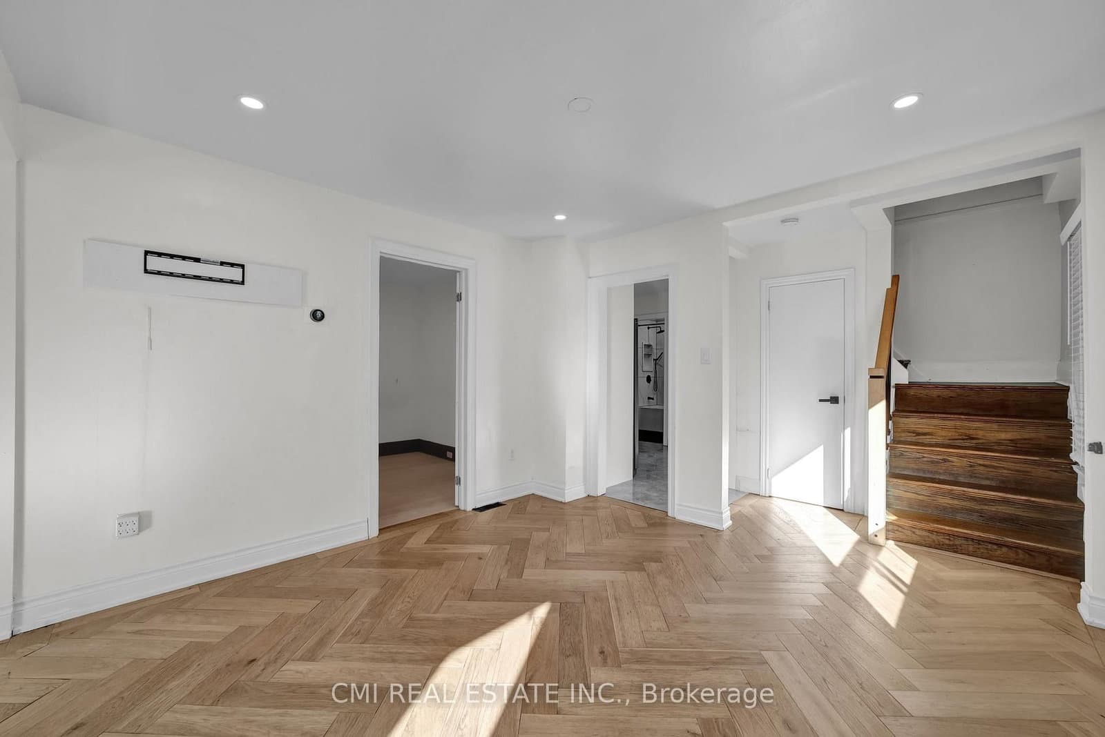 153 Clarence Street thumbnail 13