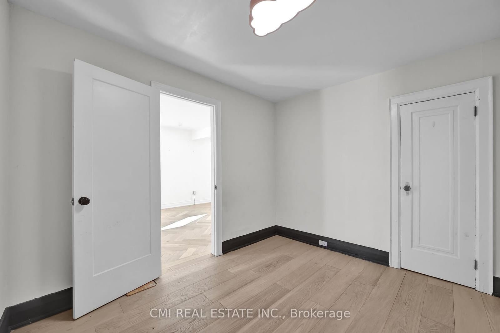 153 Clarence Street thumbnail 15