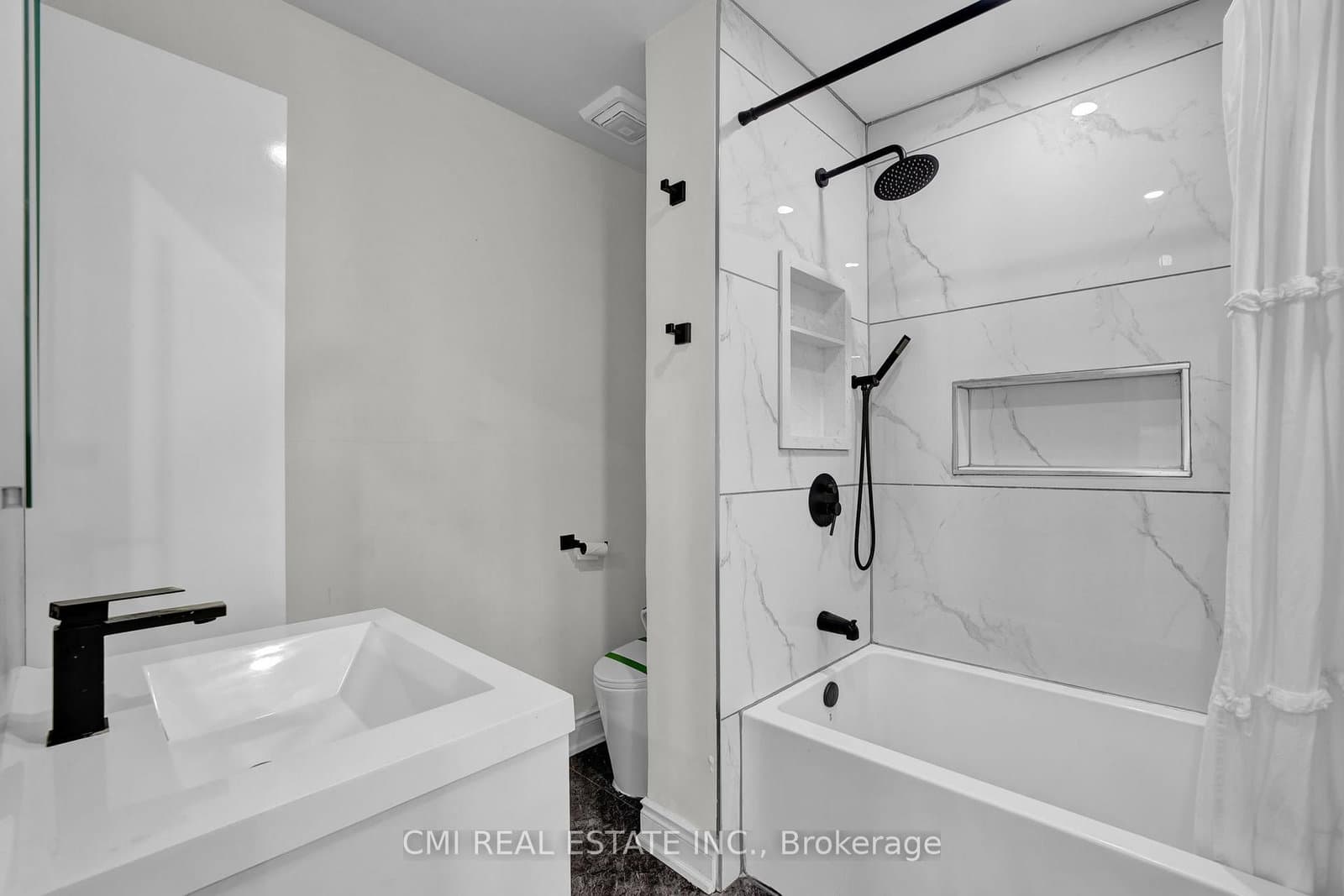153 Clarence Street thumbnail 39