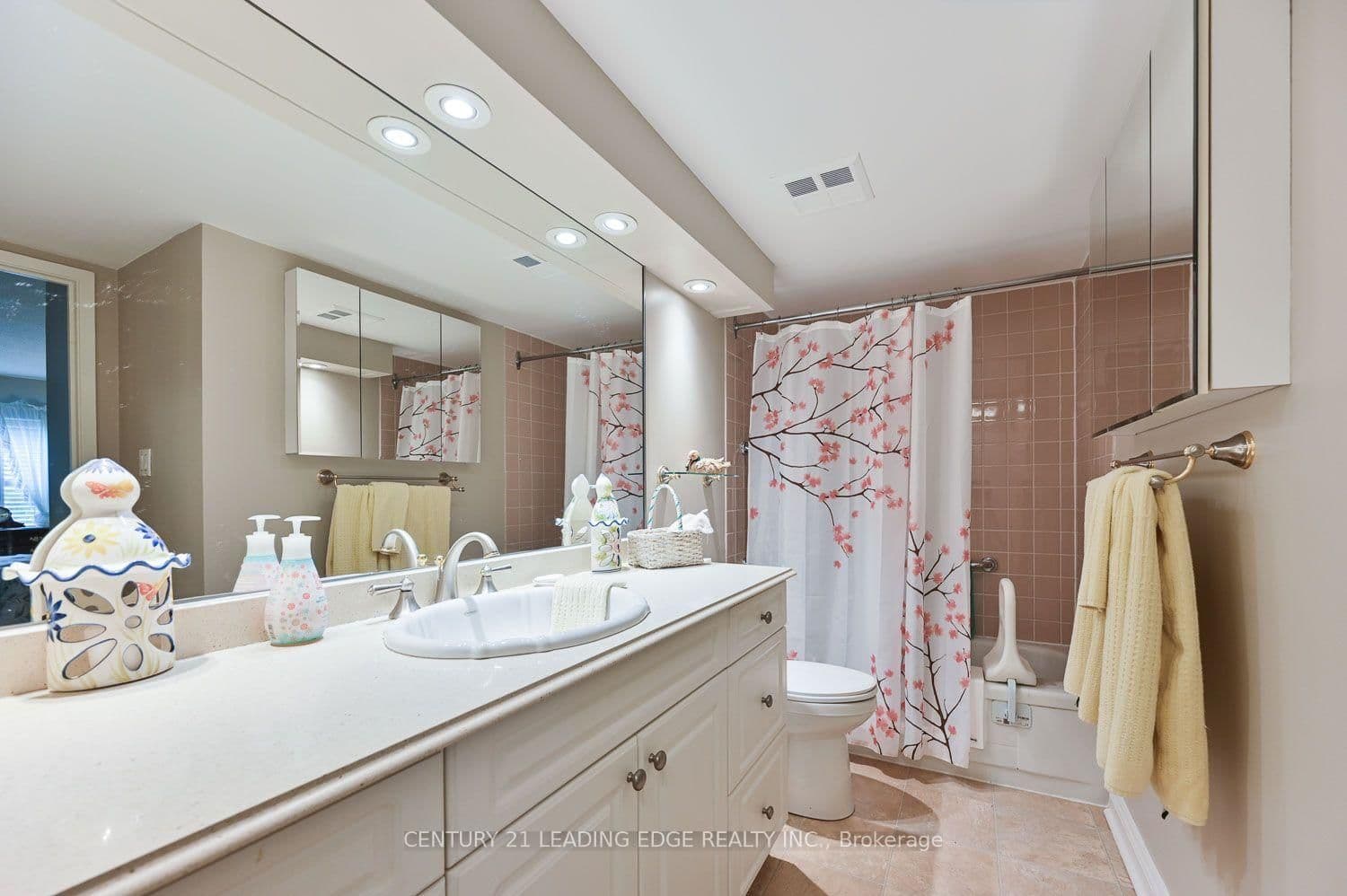100 Anna Russell Way, Unit 103 thumbnail 20