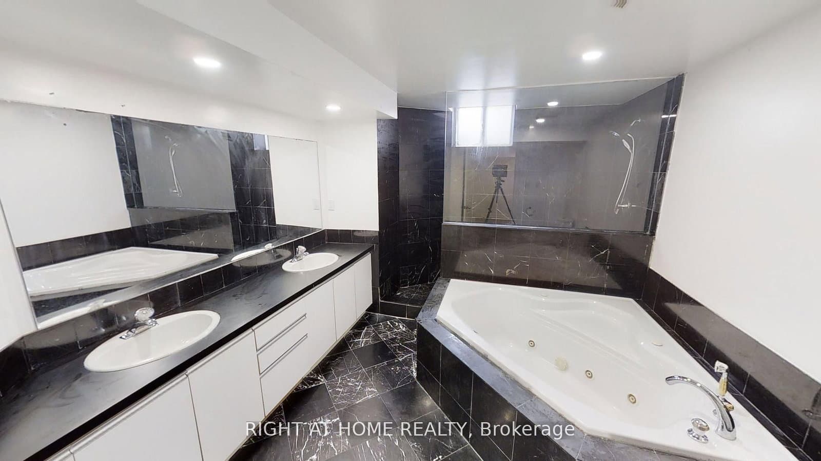 (Lower) 31 NORTHGATE Crescent E thumbnail 4
