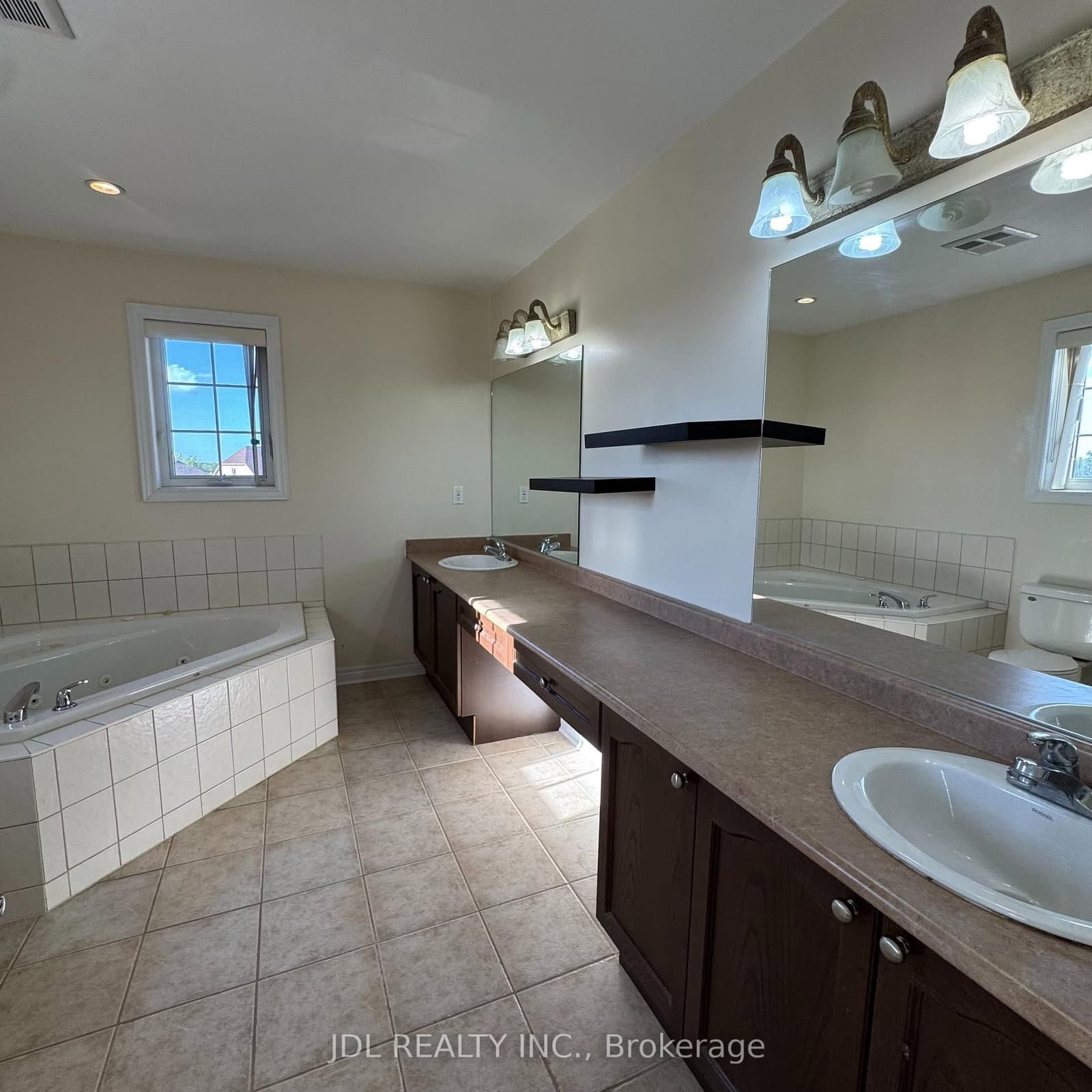 10 Greensborough Village Circle, Unit 27 thumbnail 20