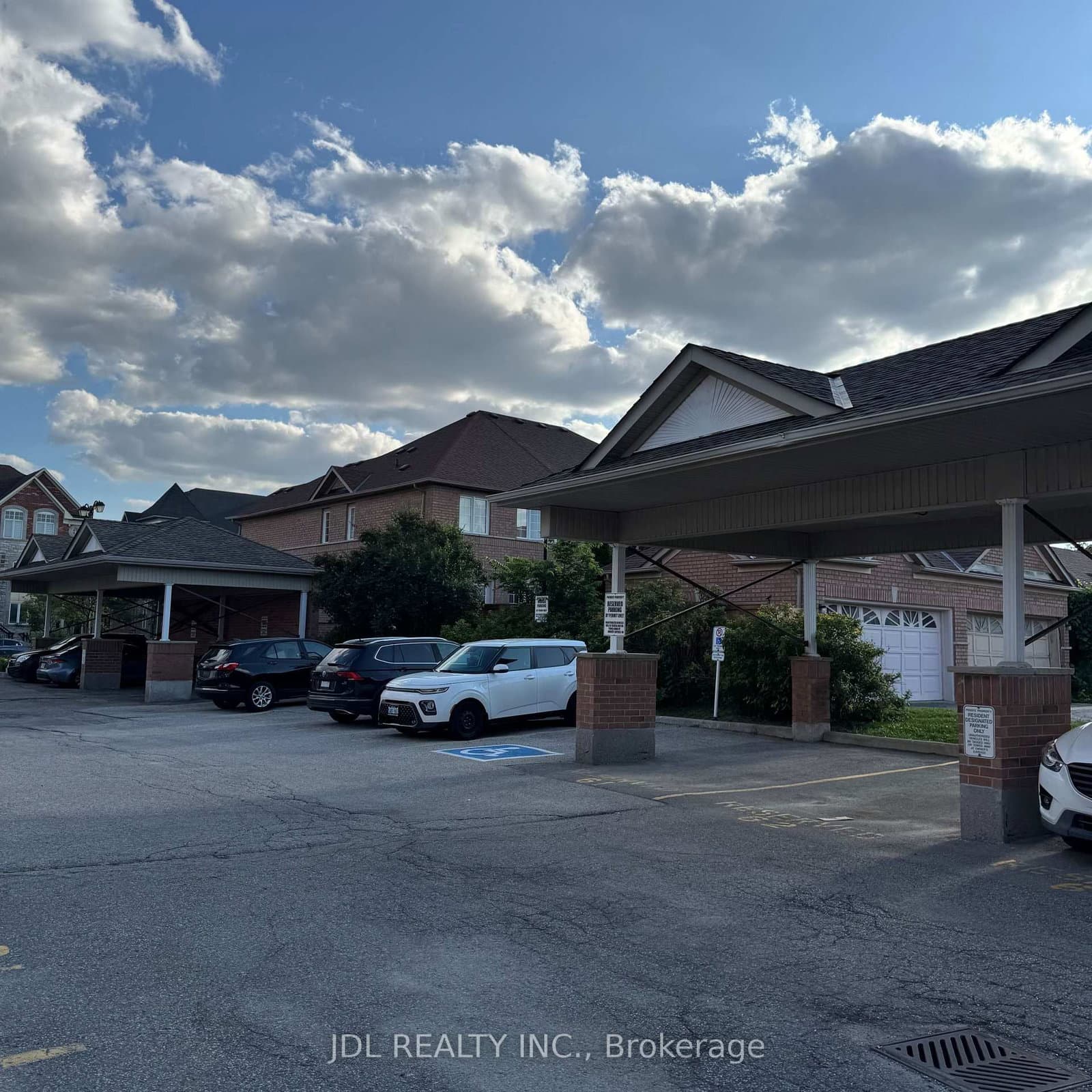 10 Greensborough Village Circle, Unit 27 thumbnail 25