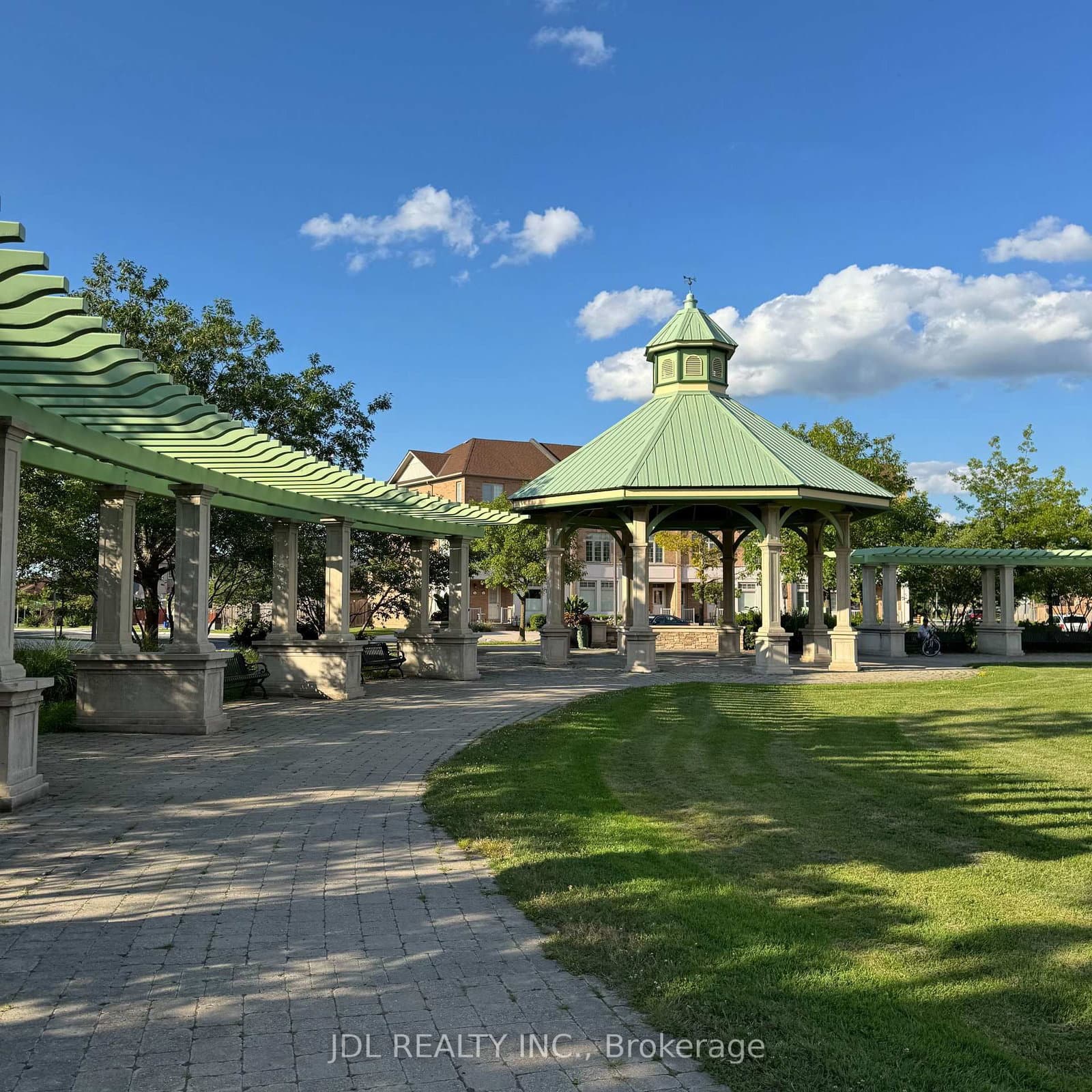 10 Greensborough Village Circle, Unit 27 thumbnail 4