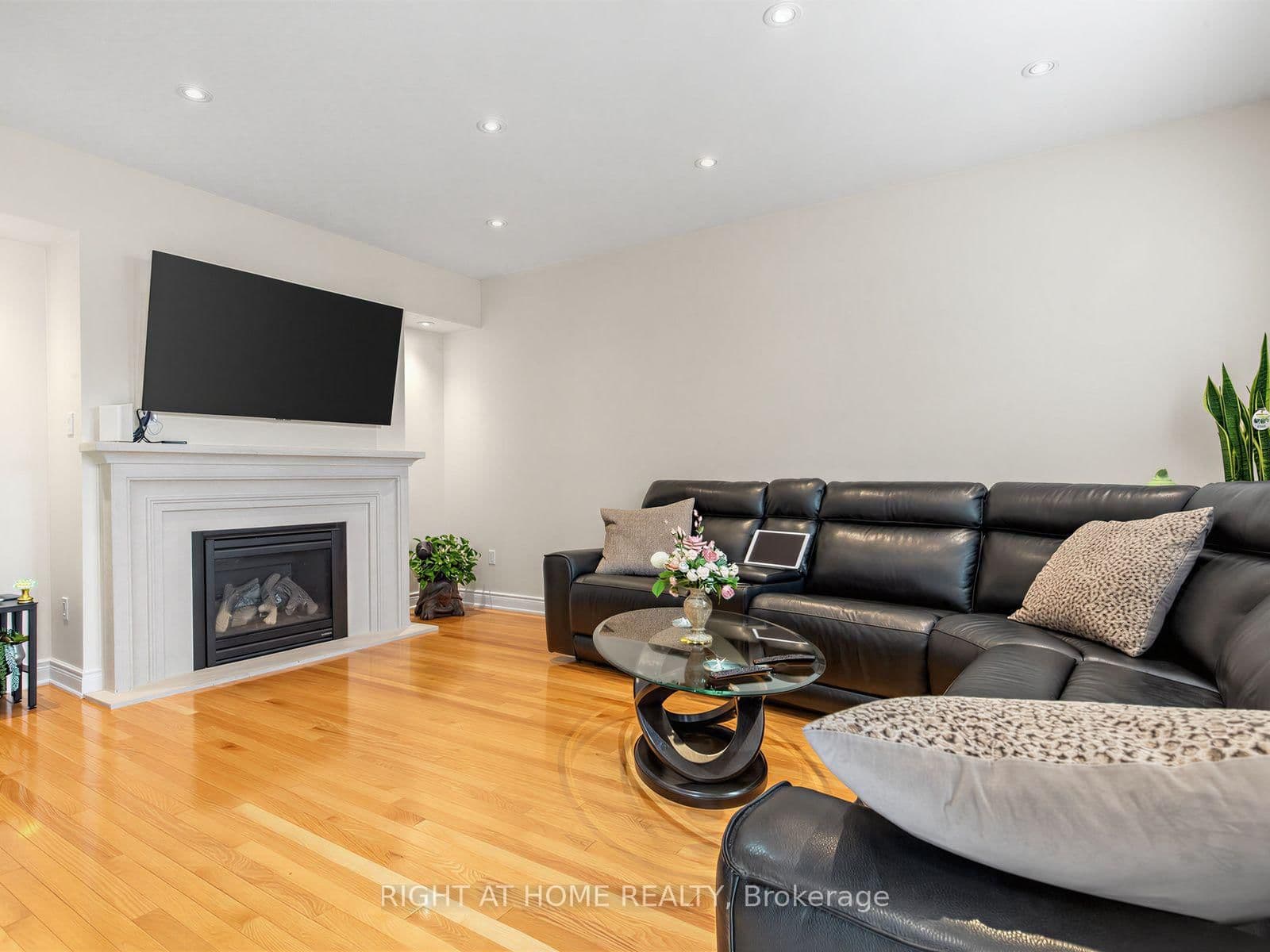 99 Richler Avenue thumbnail 18