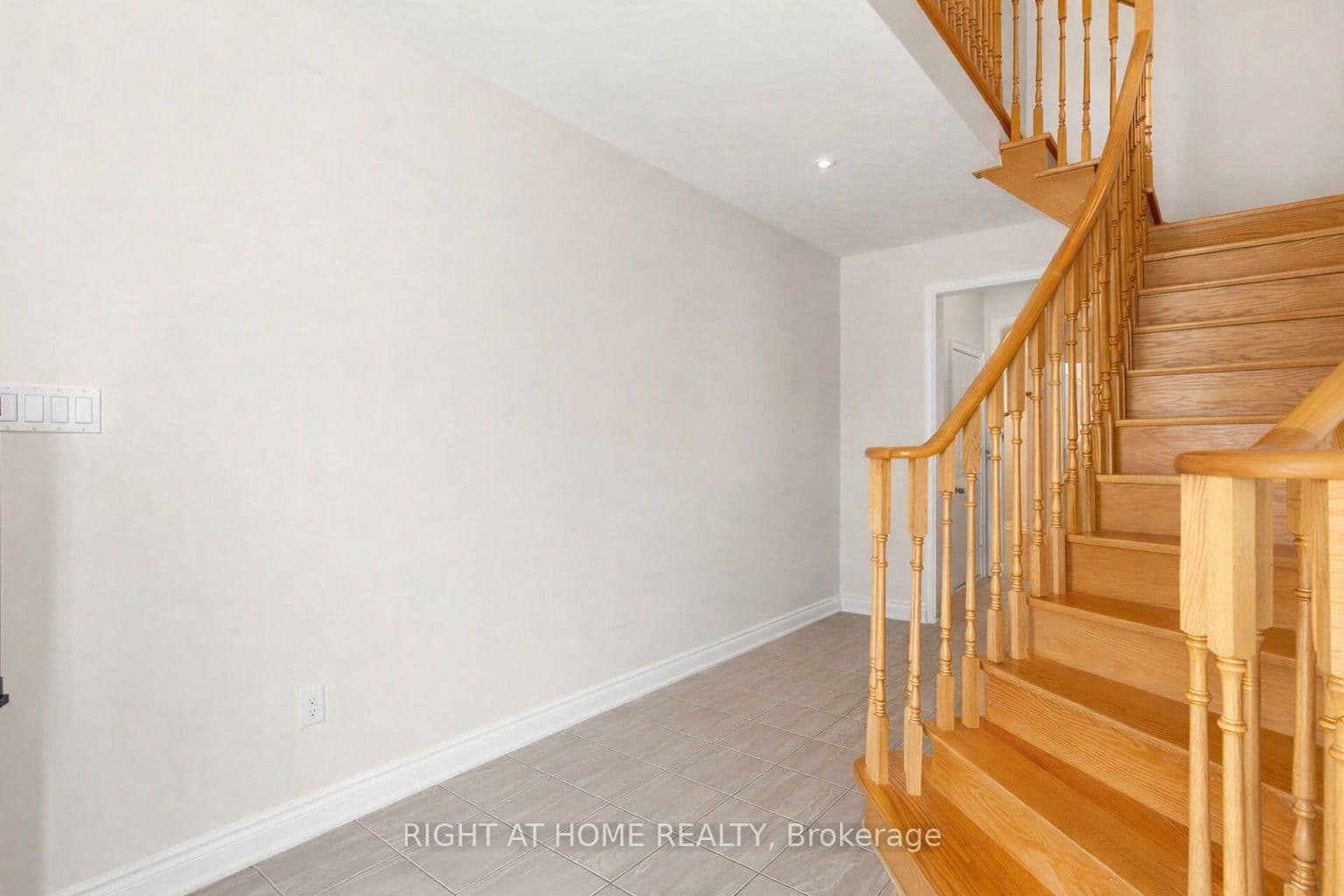99 Richler Avenue thumbnail 3