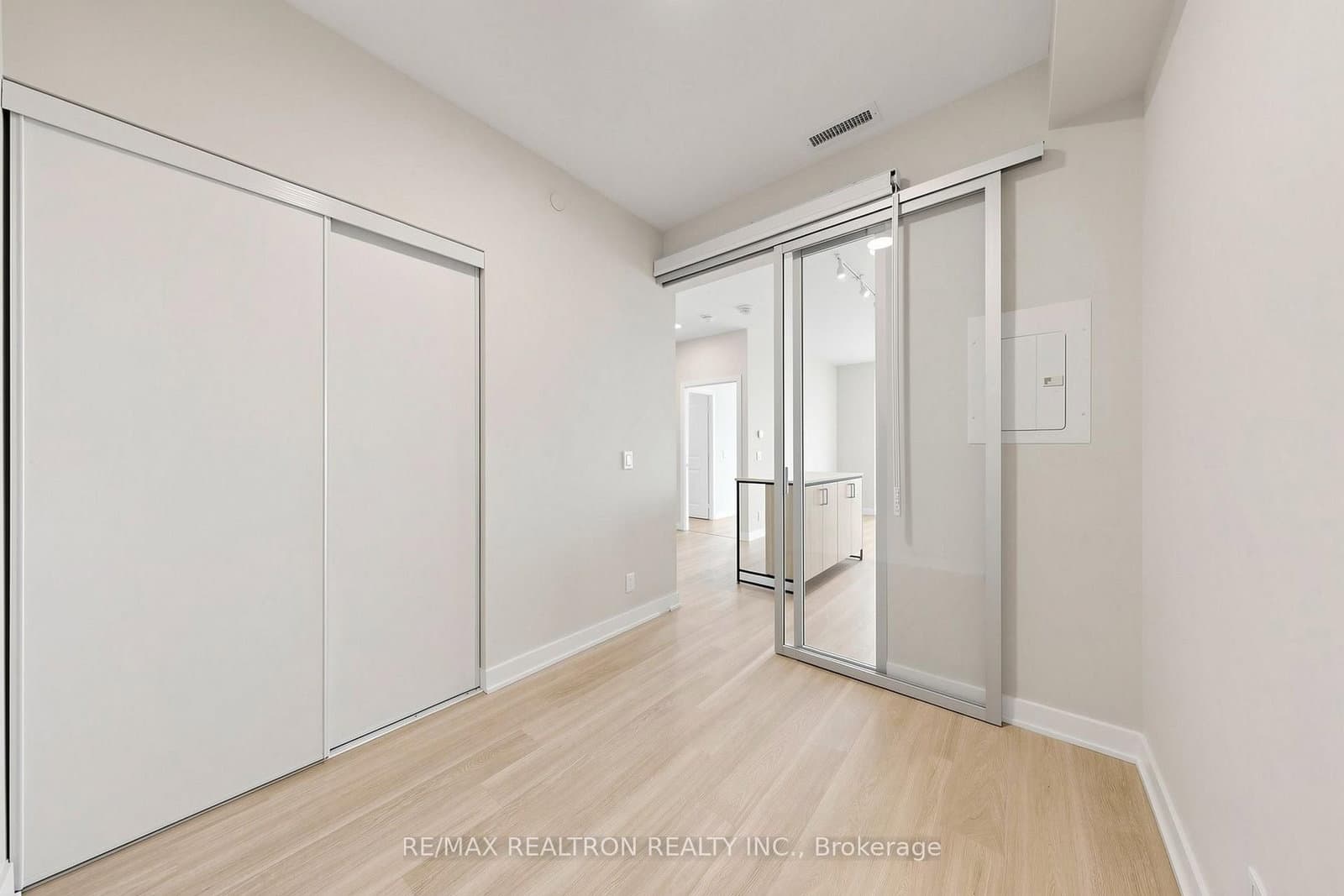 50 Upper Mall Way, Unit 1909 thumbnail 23