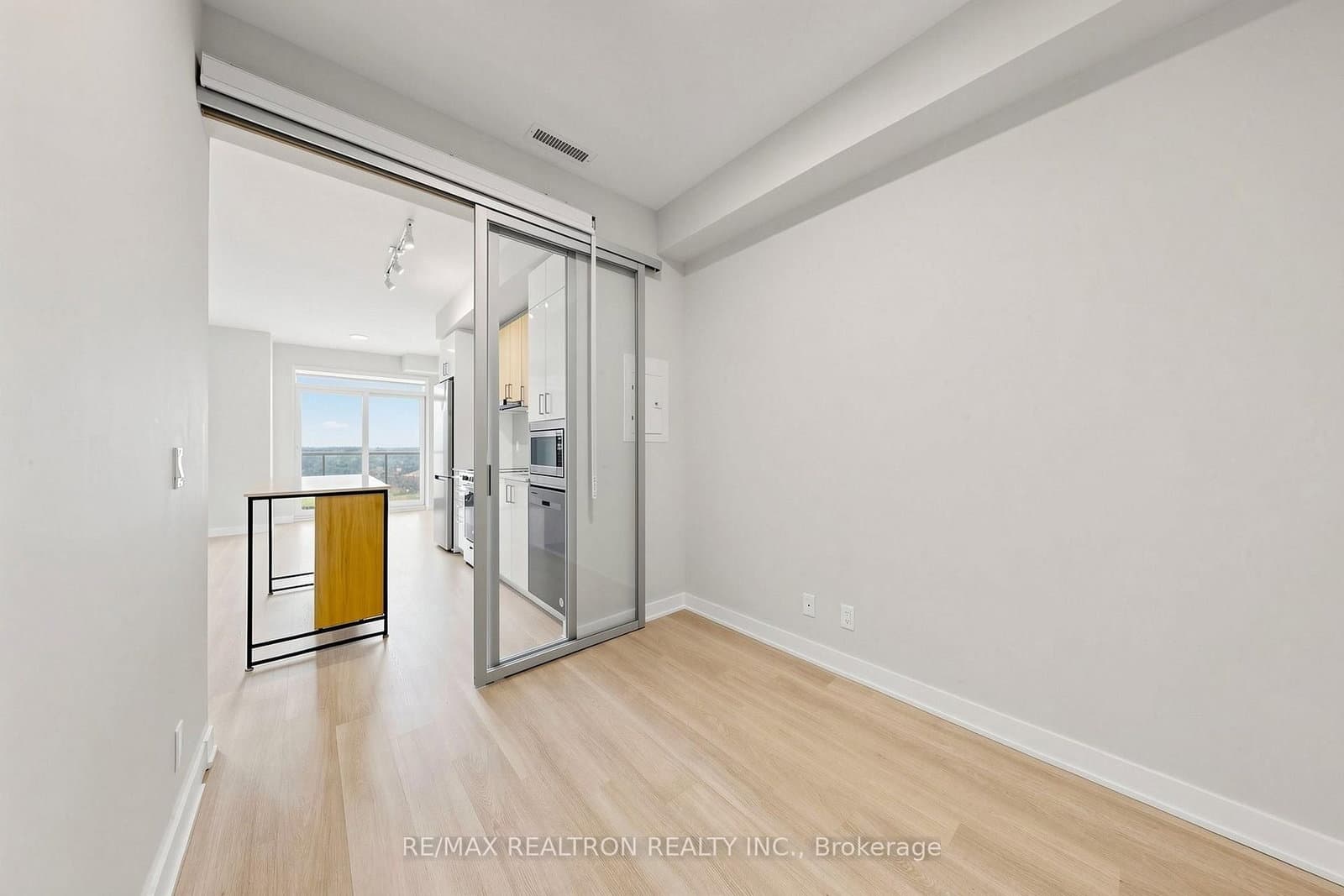 50 Upper Mall Way, Unit 1909 thumbnail 24