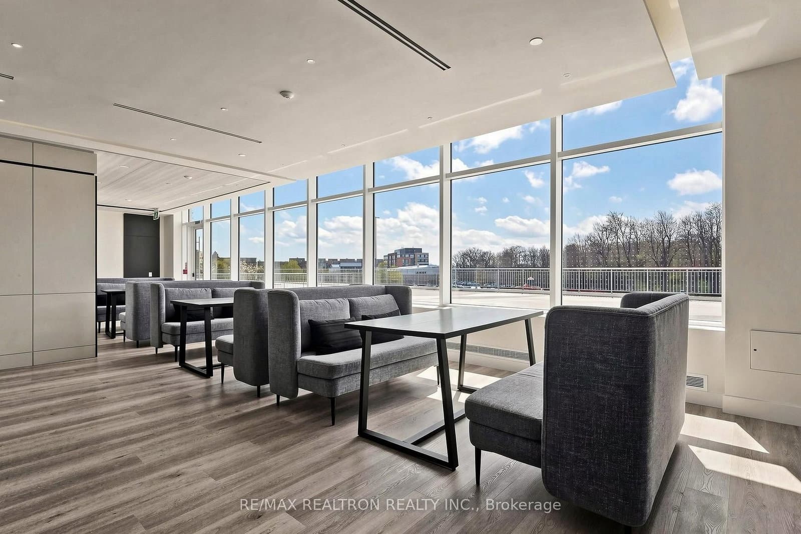 50 Upper Mall Way, Unit 1909 thumbnail 33