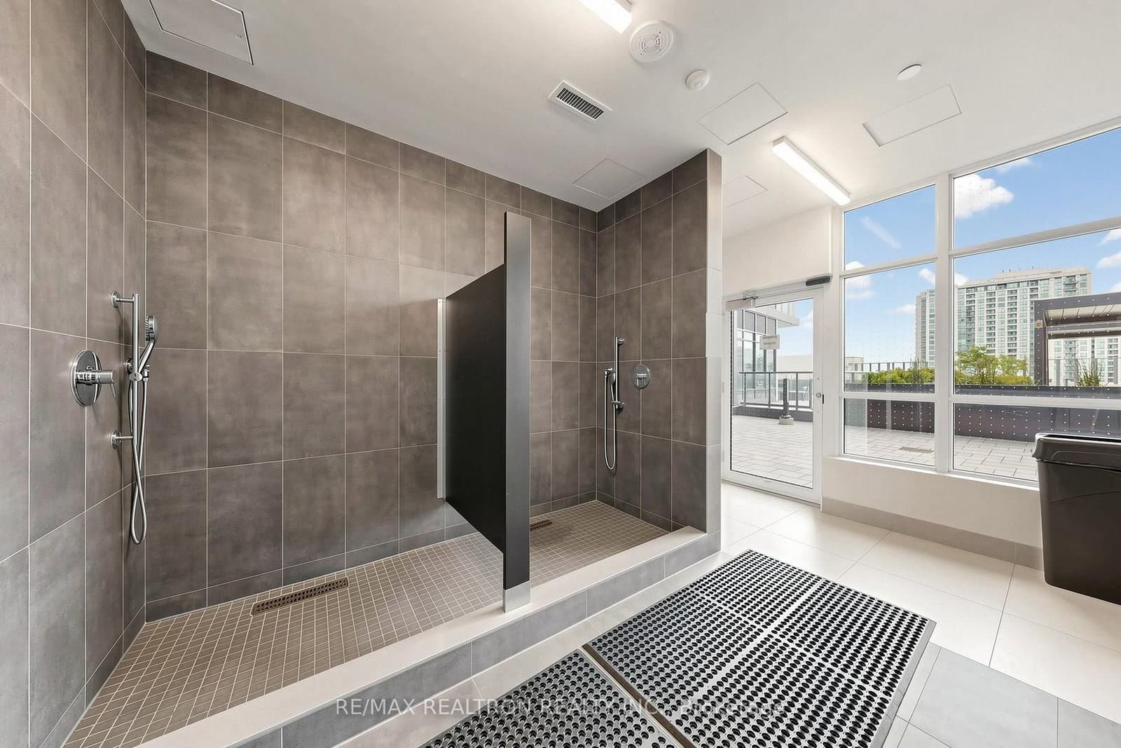 50 Upper Mall Way, Unit 1909 thumbnail 35