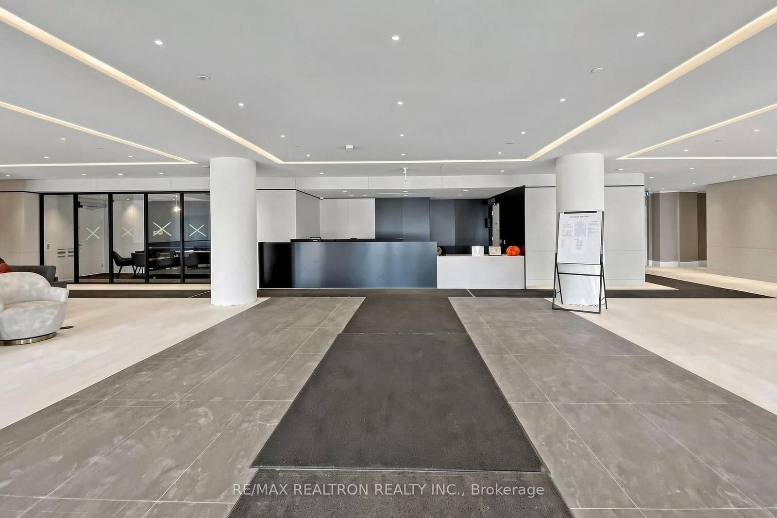 50 Upper Mall Way, Unit 1909 thumbnail 4
