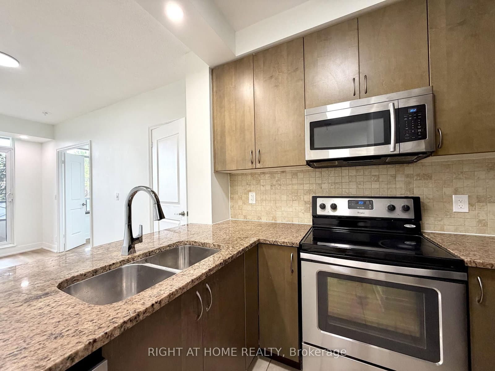 9235 Jane Street, Unit 214 thumbnail 10