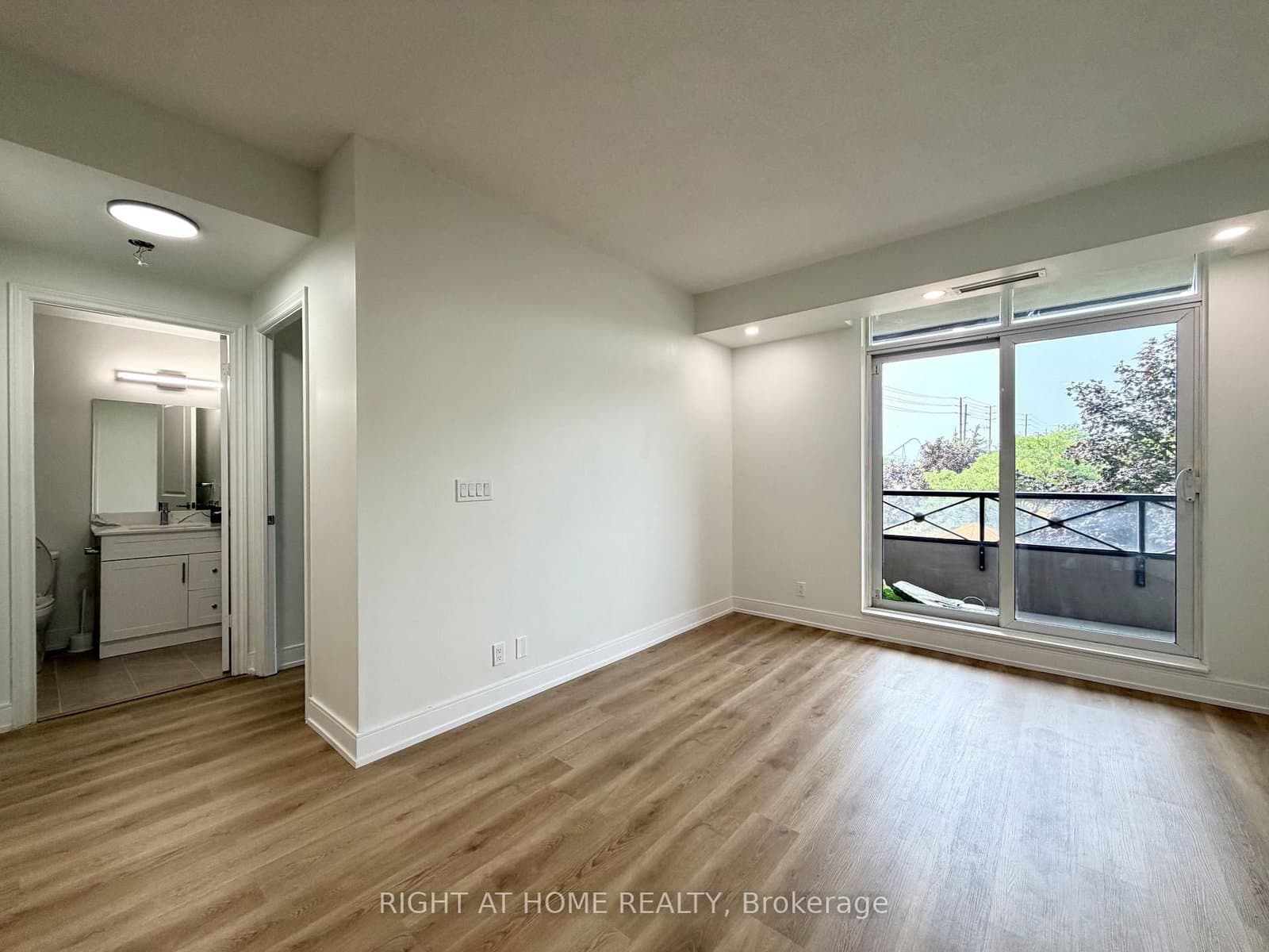 9235 Jane Street, Unit 214 thumbnail 16