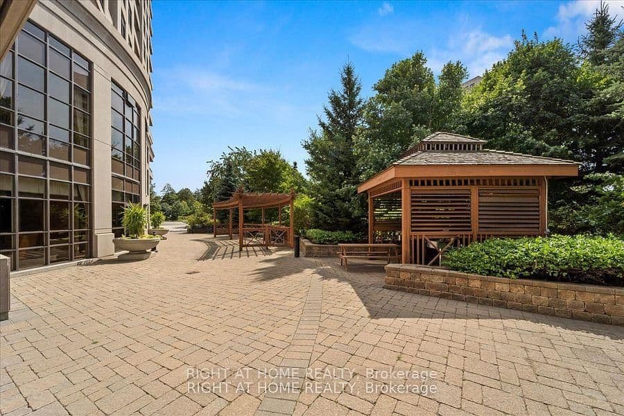 9235 Jane Street, Unit 214 thumbnail 3