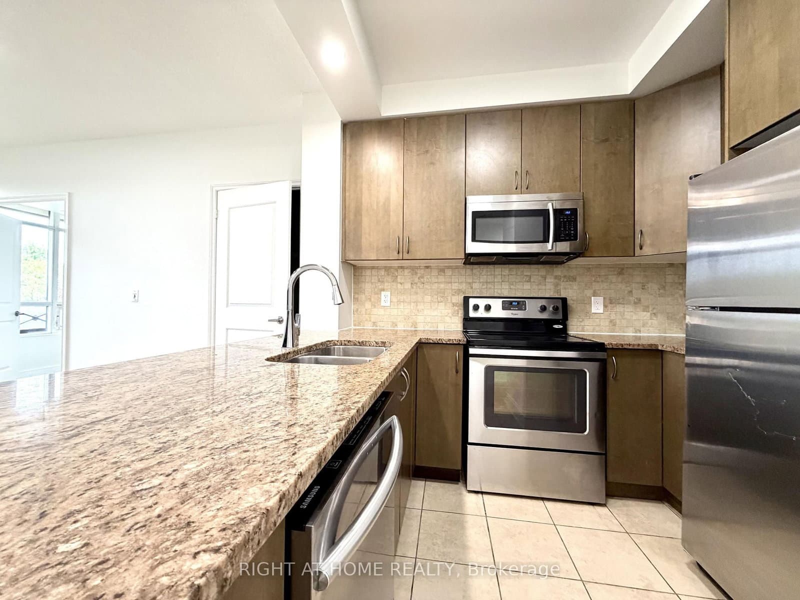 9235 Jane Street, Unit 214 thumbnail 9