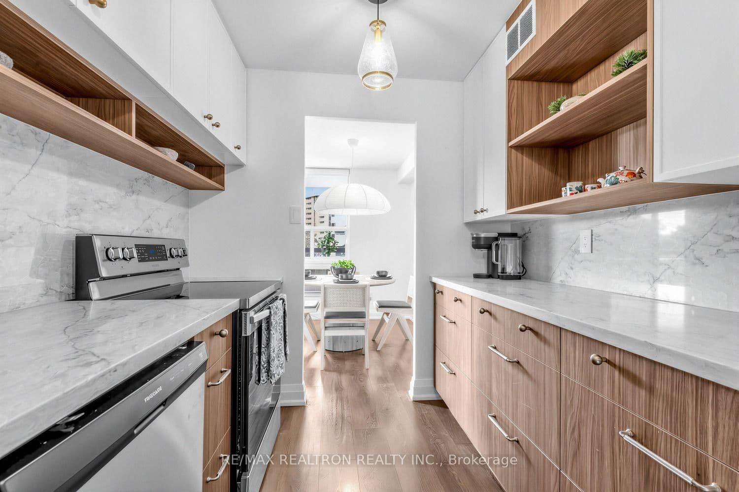 1 Royal Orchard Boulevard, Unit 211 thumbnail 10