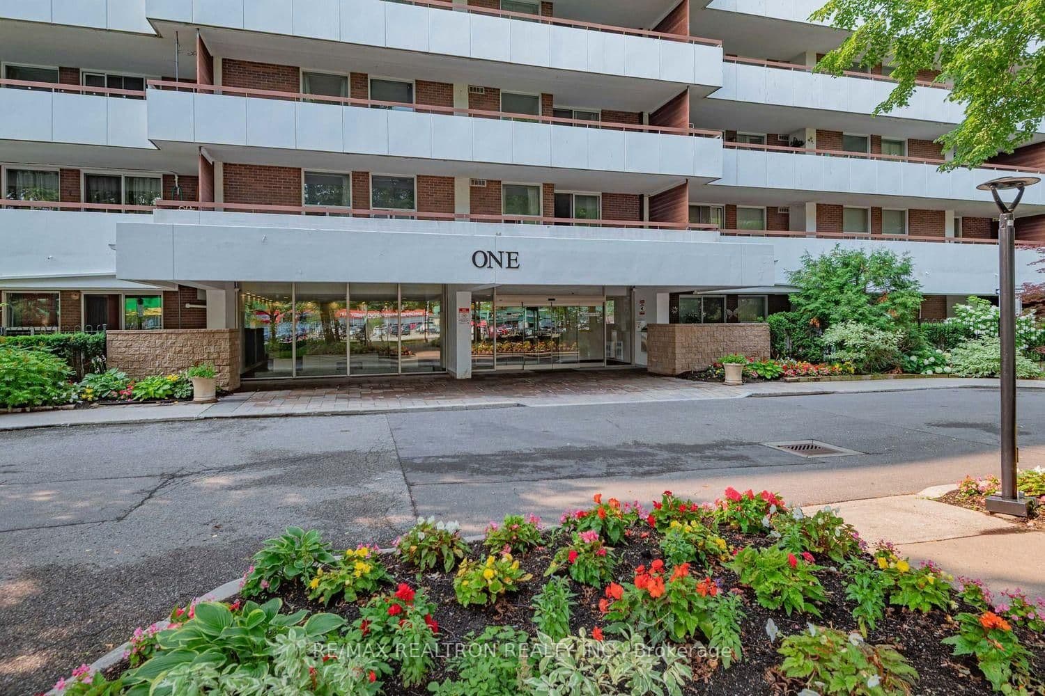 1 Royal Orchard Boulevard, Unit 211 thumbnail 2
