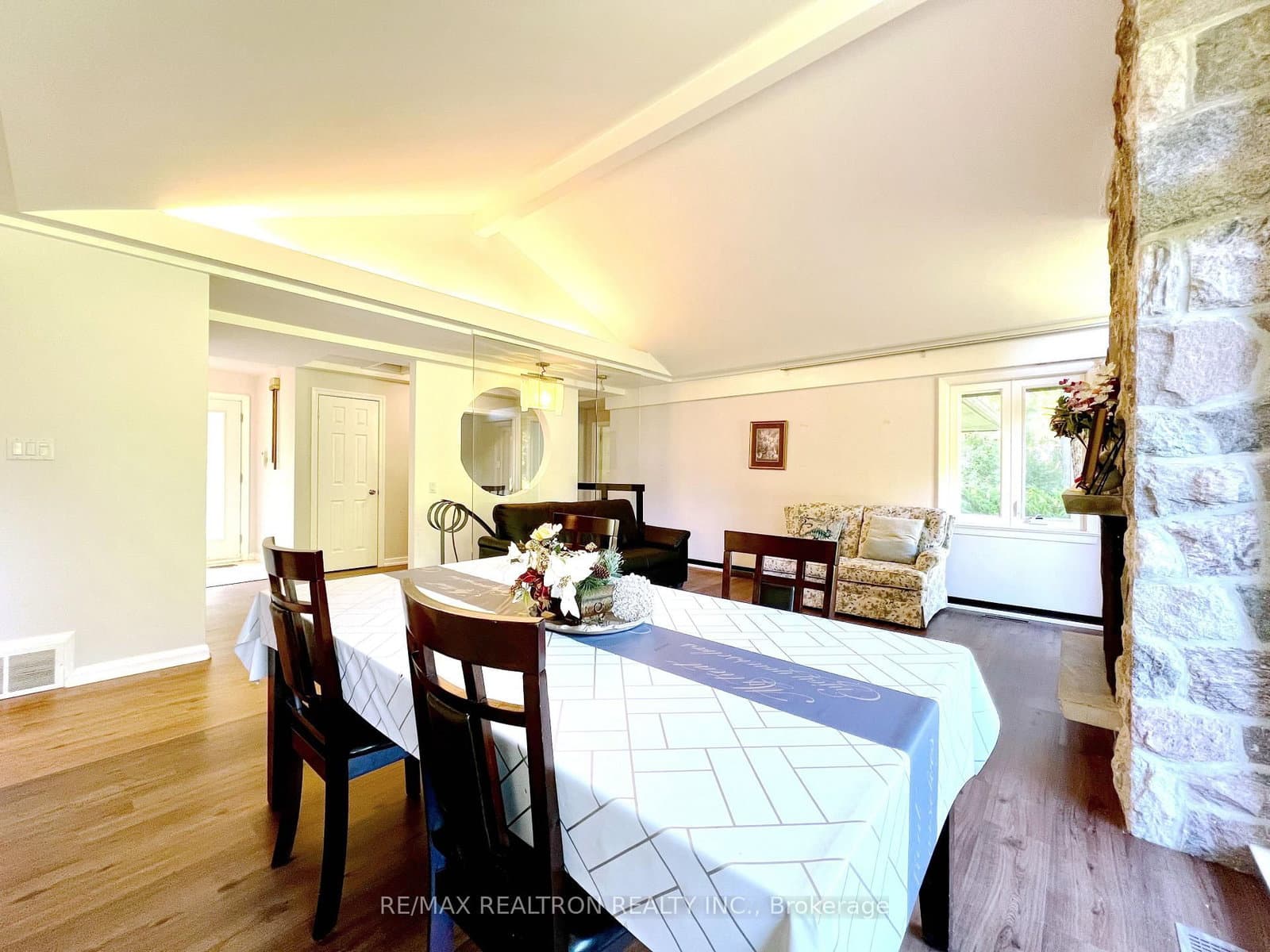 9563 Warden Avenue thumbnail 9