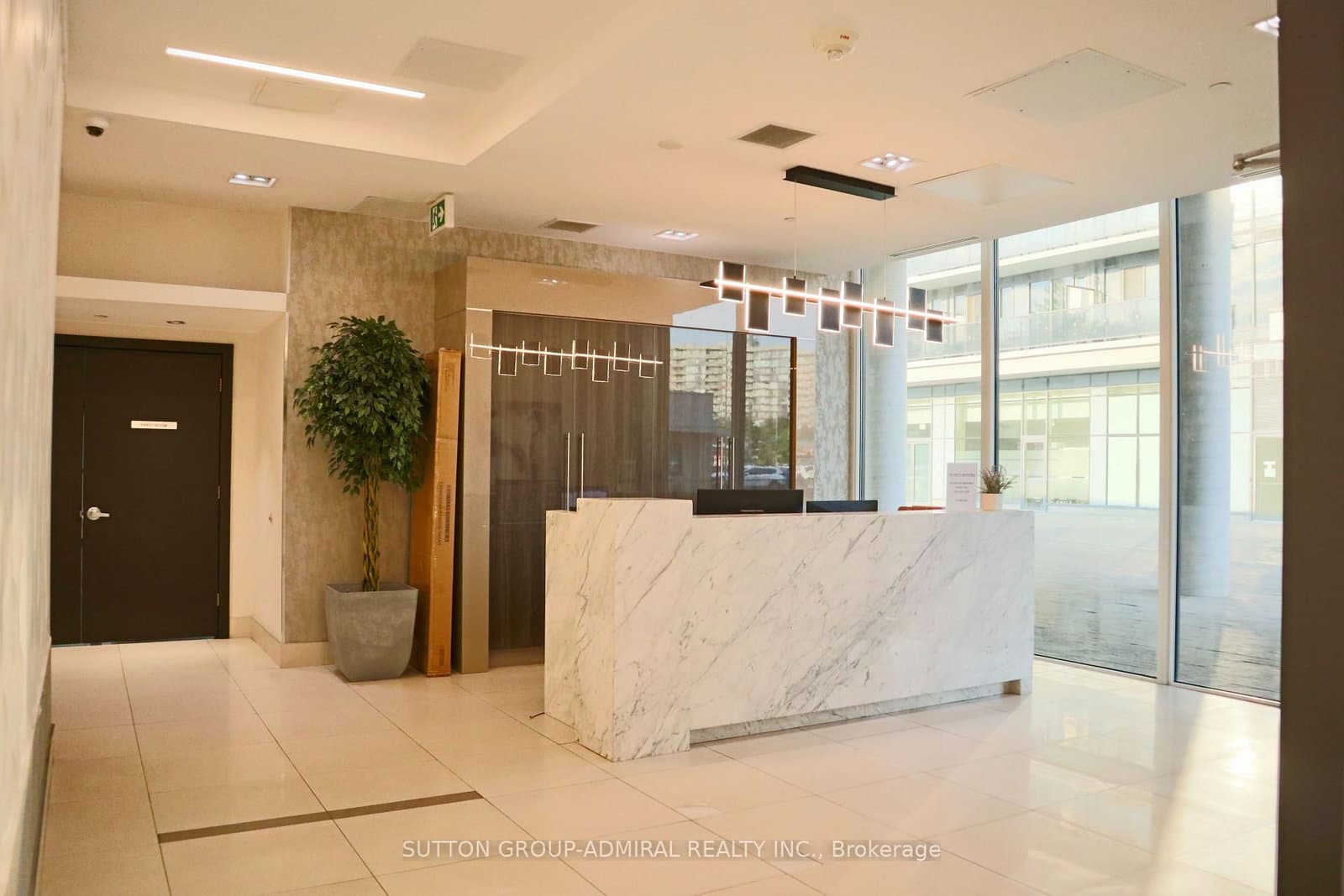 9618 Yonge Street, Unit 1008 thumbnail 3