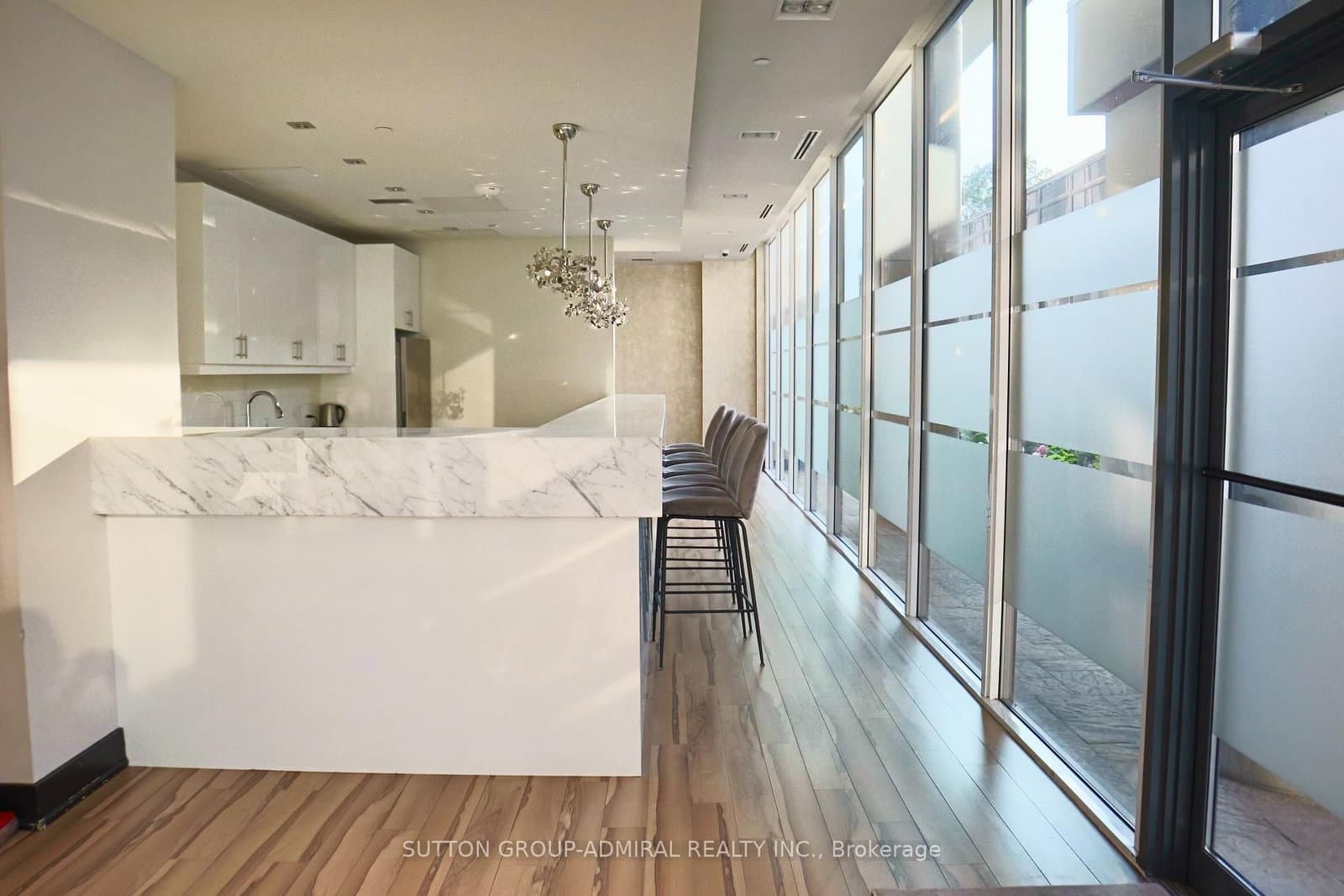 9618 Yonge Street, Unit 1008 thumbnail 5