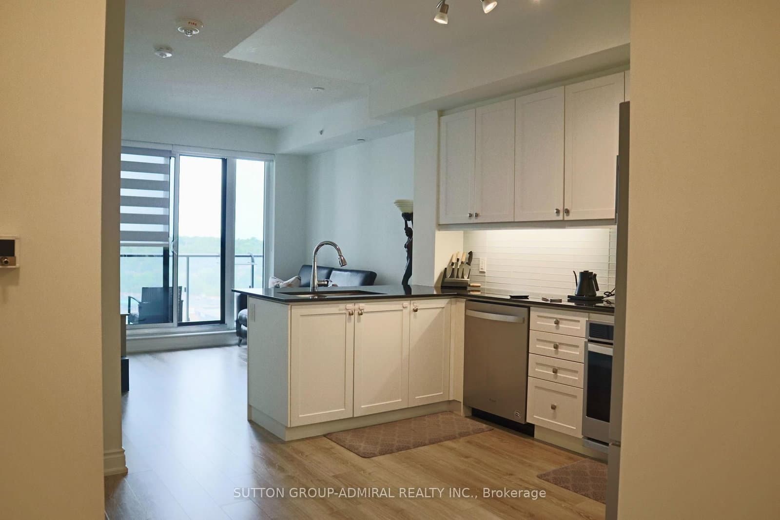 9618 Yonge Street, Unit 1008 thumbnail 6