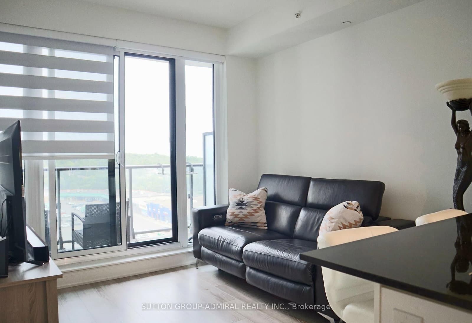 9618 Yonge Street, Unit 1008 thumbnail 9