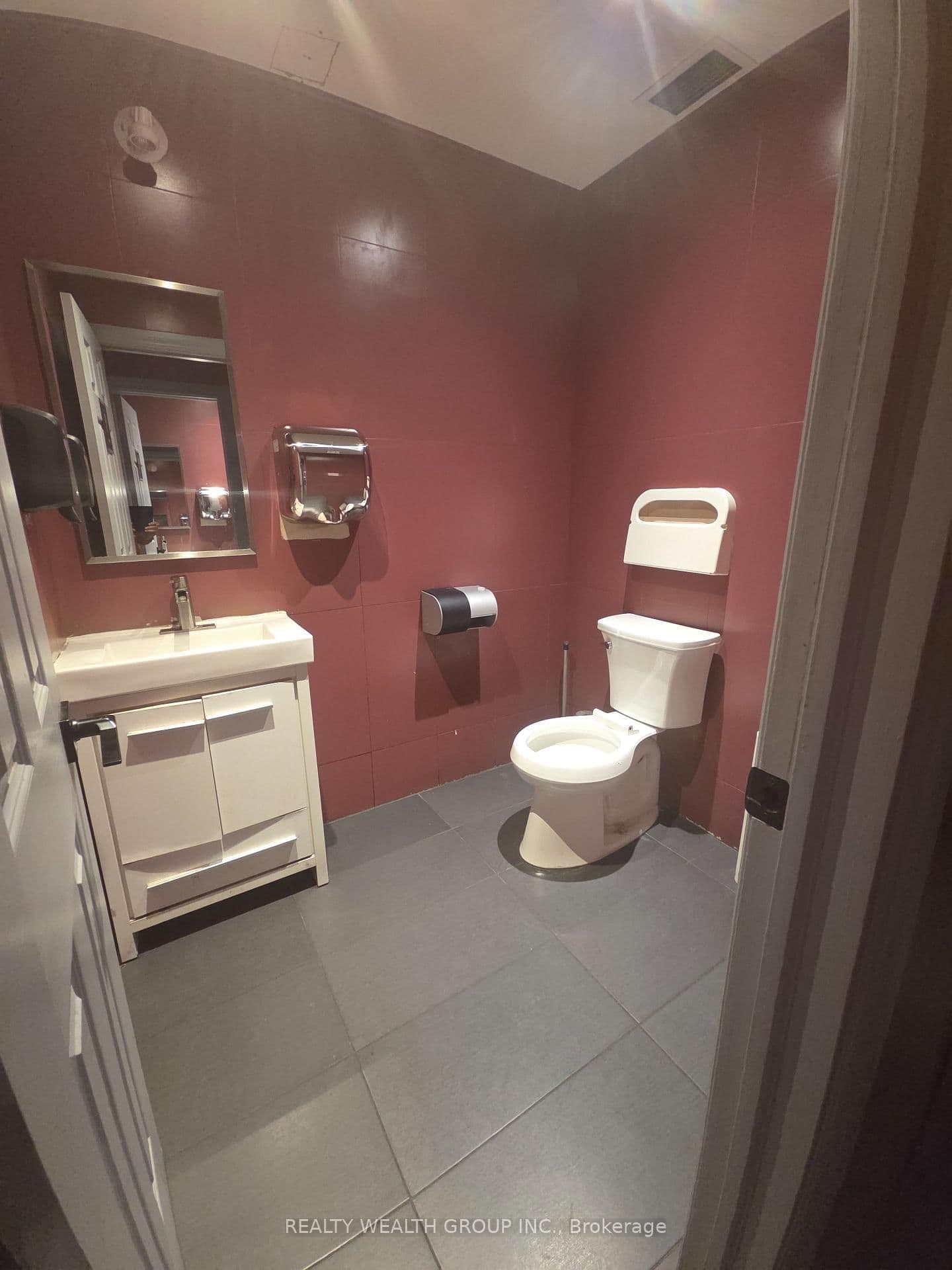 9737 Yonge Street, Unit 211 thumbnail 16