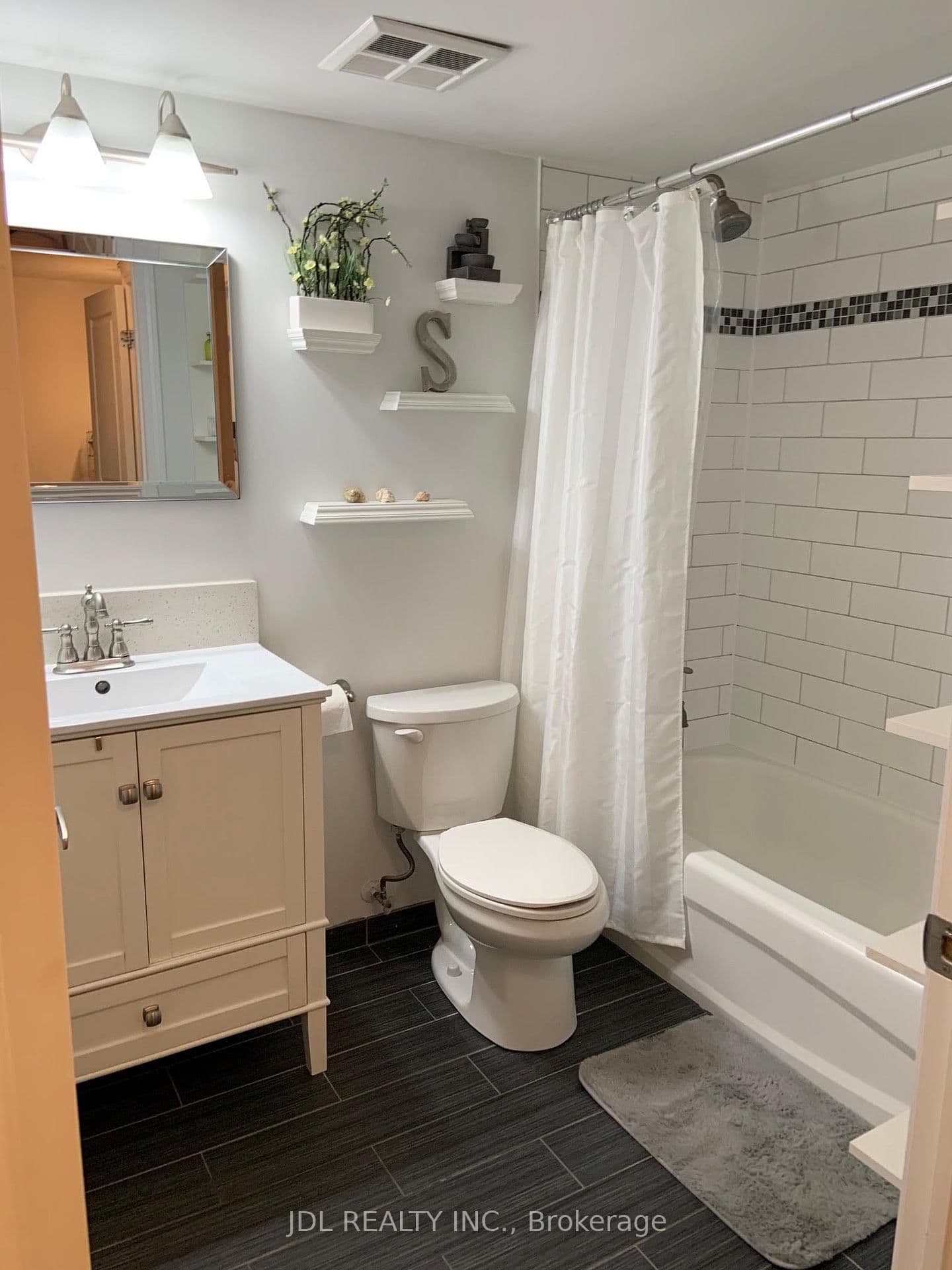19 NORTHERN HEIGHTS Drive, Unit 403 thumbnail 4