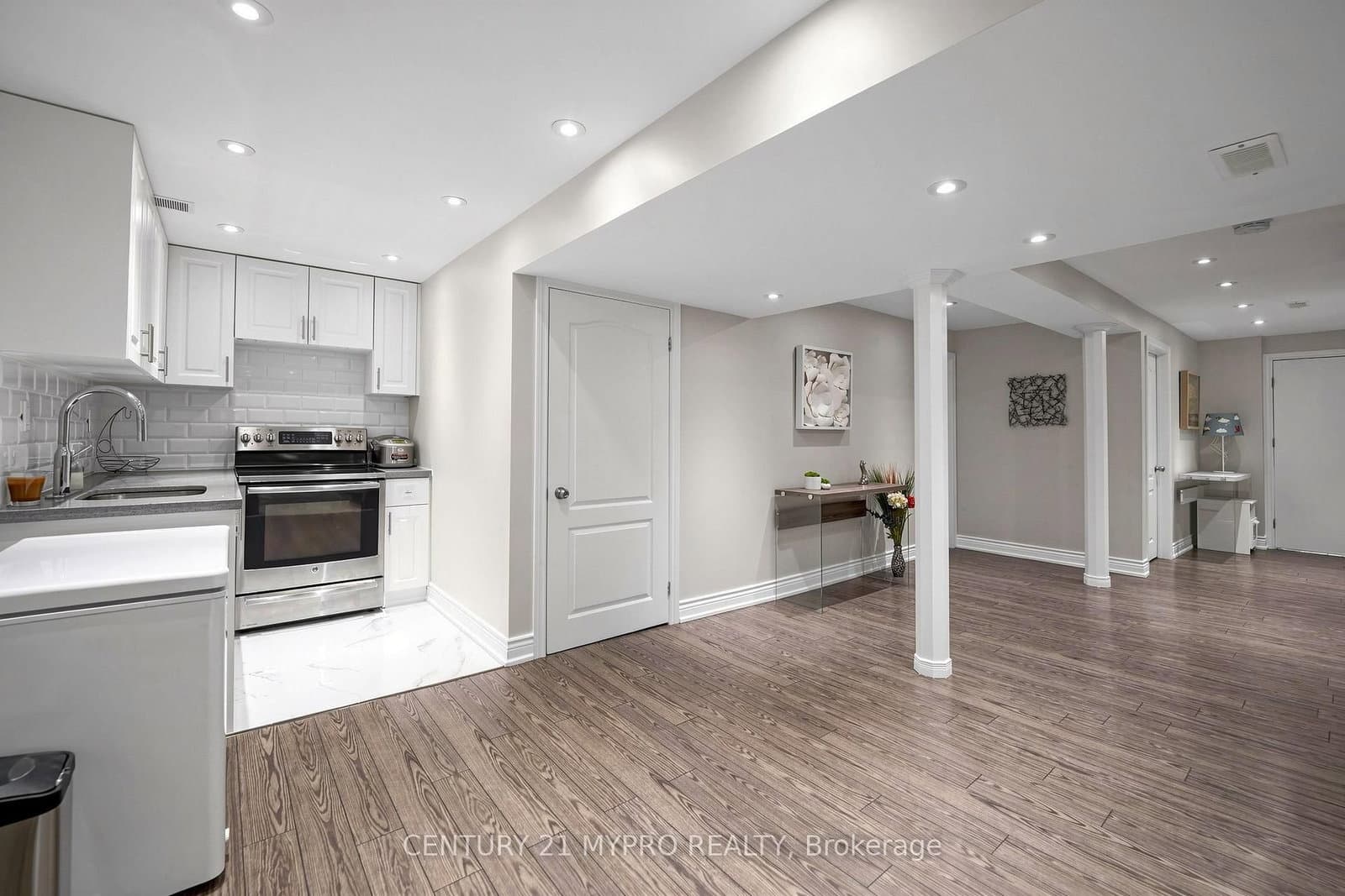 225 Silver Maple Road thumbnail 35