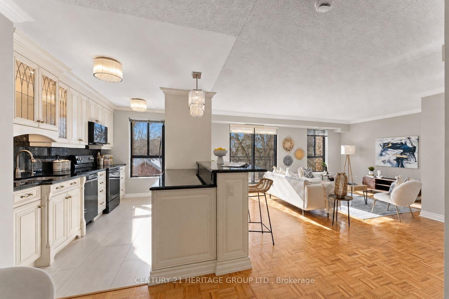 15390 Yonge Street, Unit PH 1 thumbnail 17