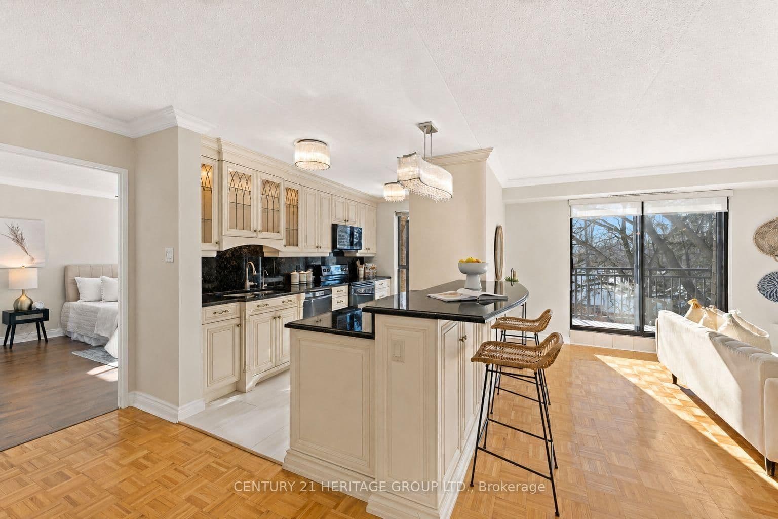 15390 Yonge Street, Unit PH 1 thumbnail 22
