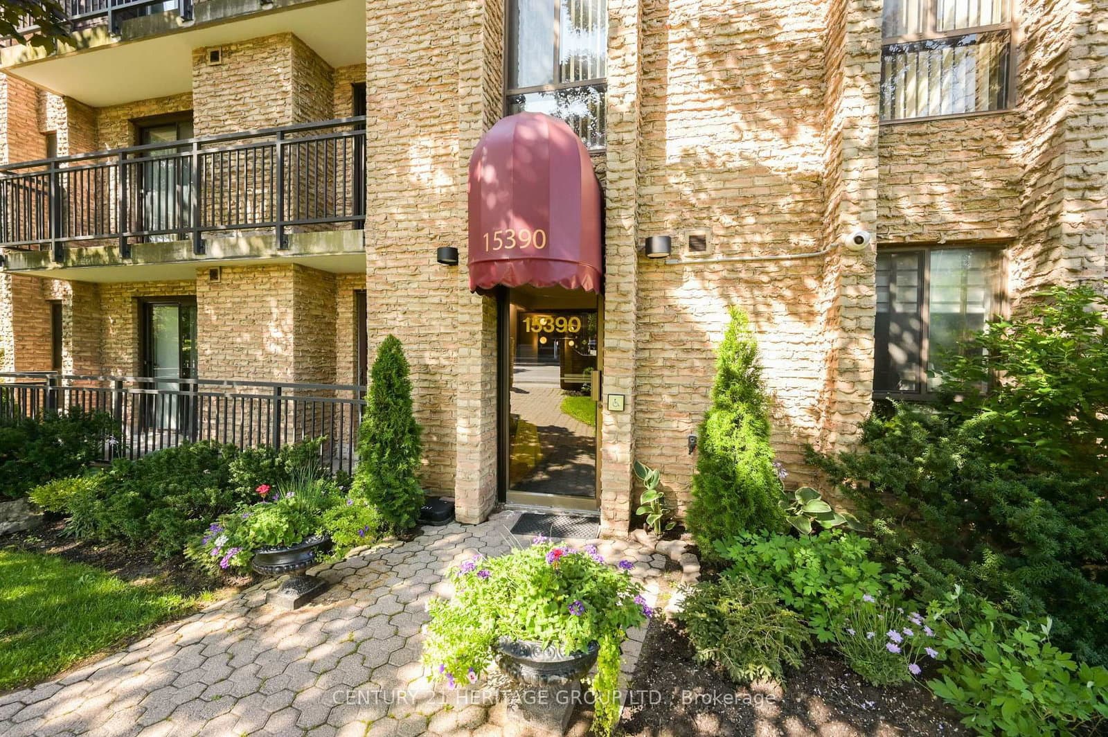 15390 Yonge Street, Unit PH 1 thumbnail 3