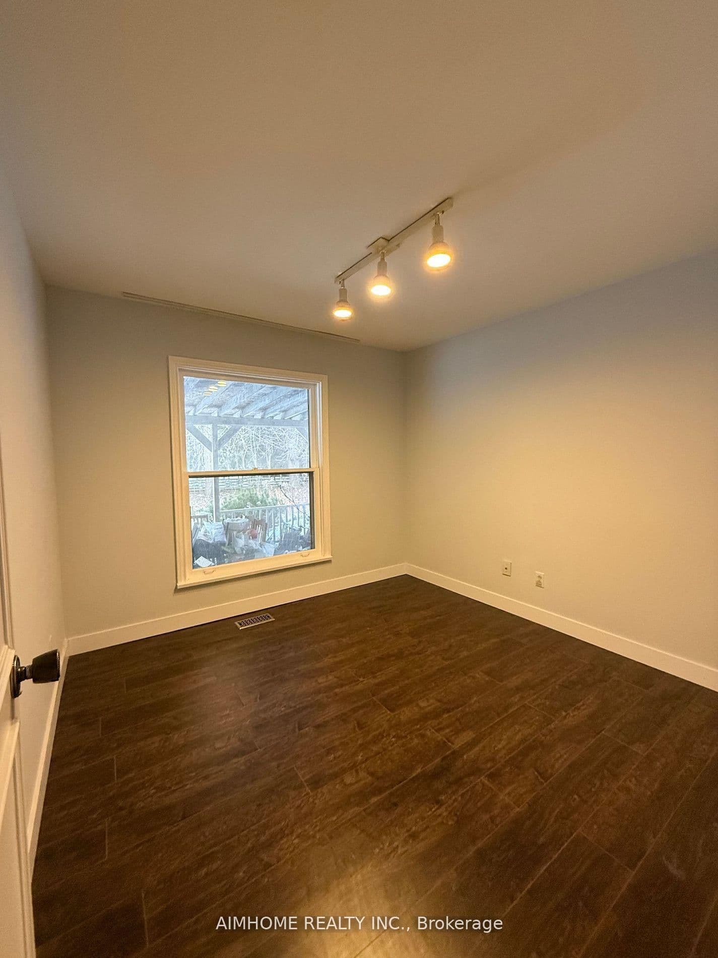 338 Steeles Avenue E thumbnail 10