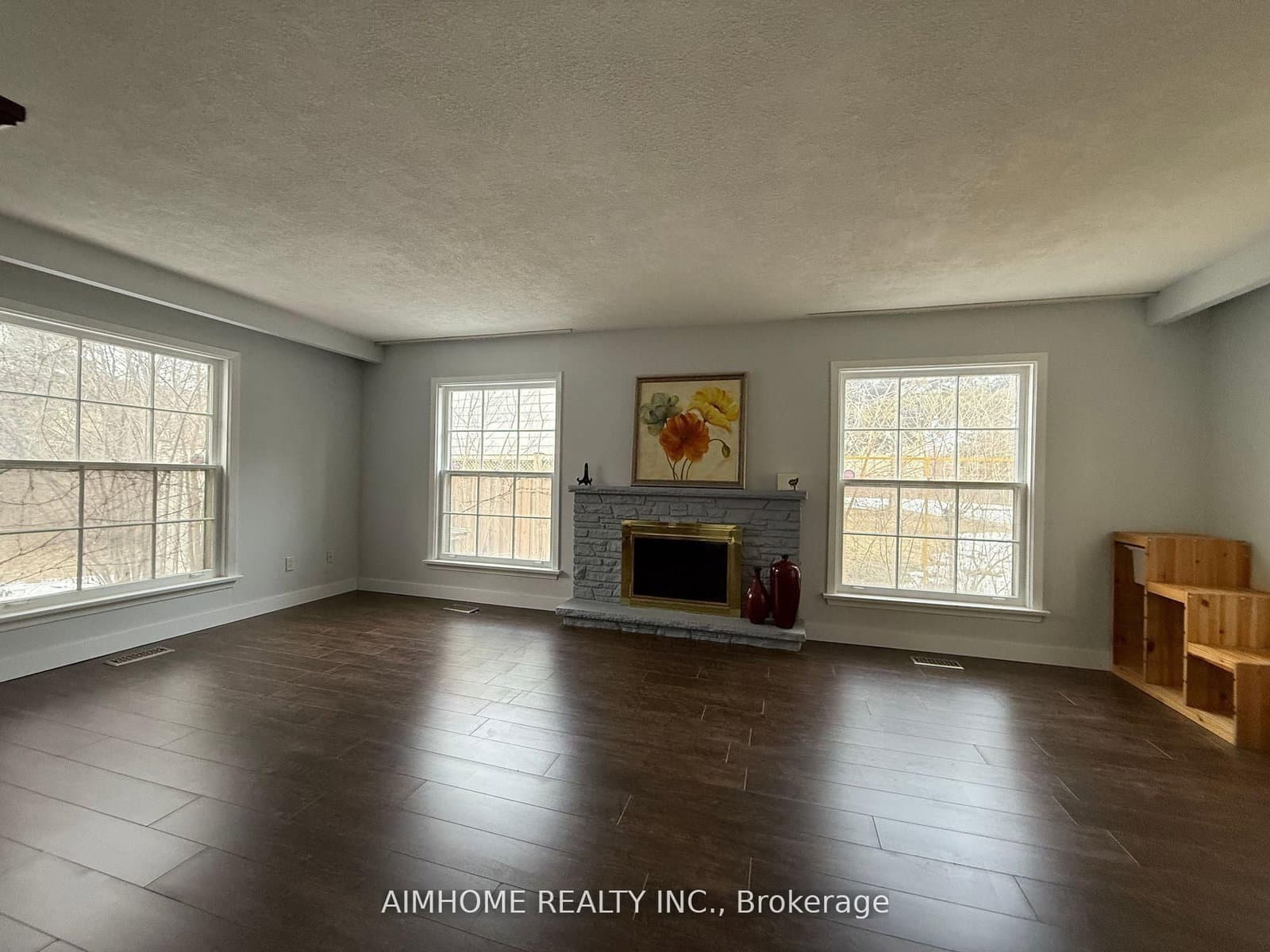 338 Steeles Avenue E thumbnail 5