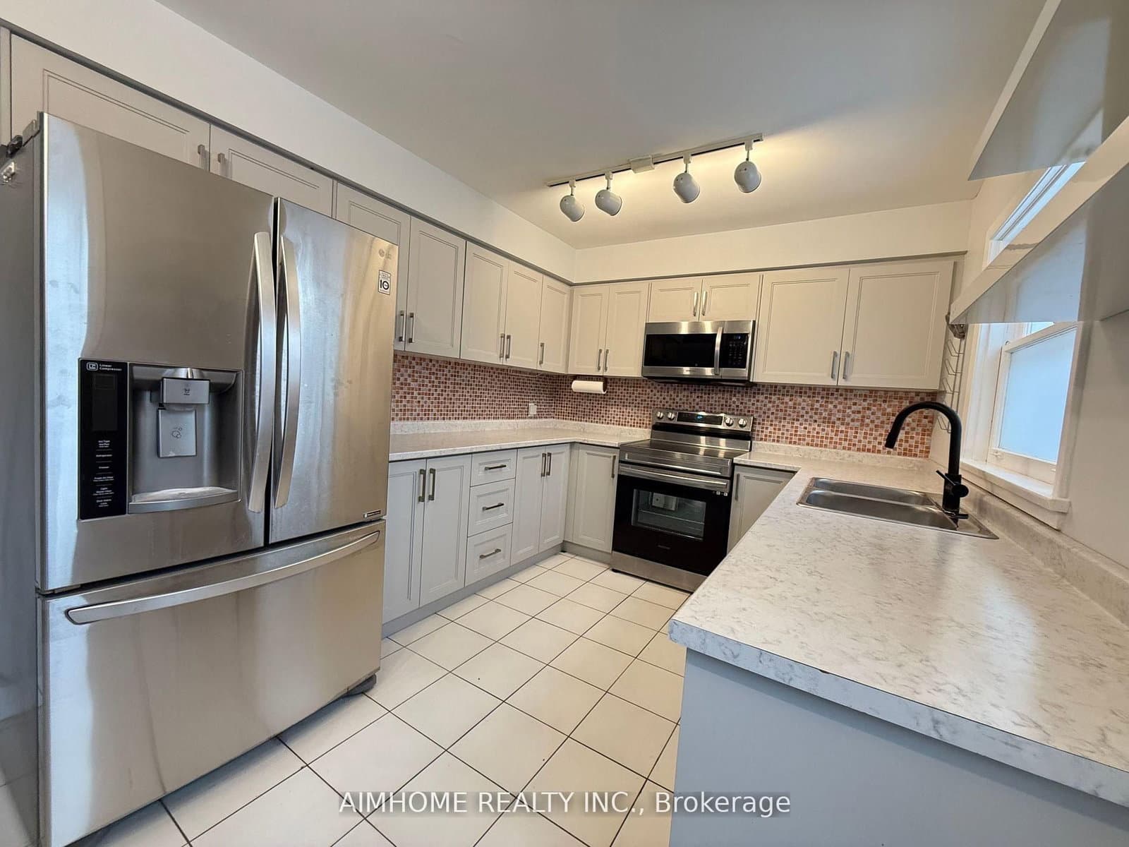 338 Steeles Avenue E thumbnail 7