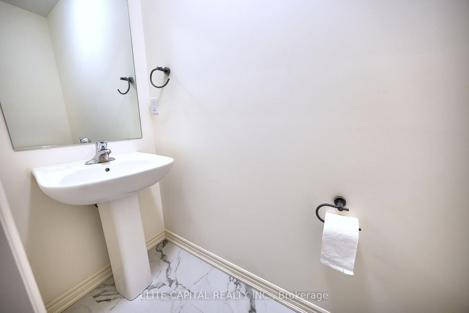 84 Holyrood Crescent thumbnail 10