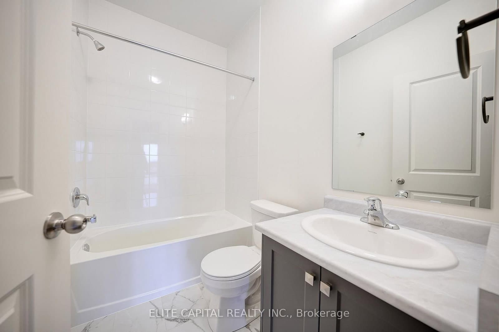 84 Holyrood Crescent thumbnail 14