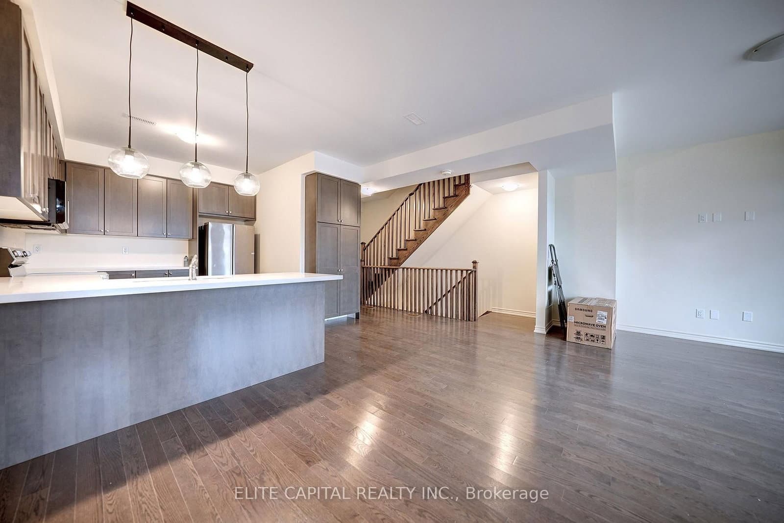 84 Holyrood Crescent thumbnail 6