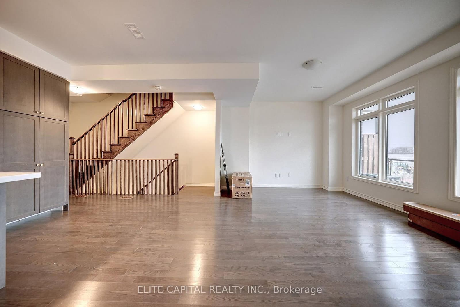 84 Holyrood Crescent thumbnail 7