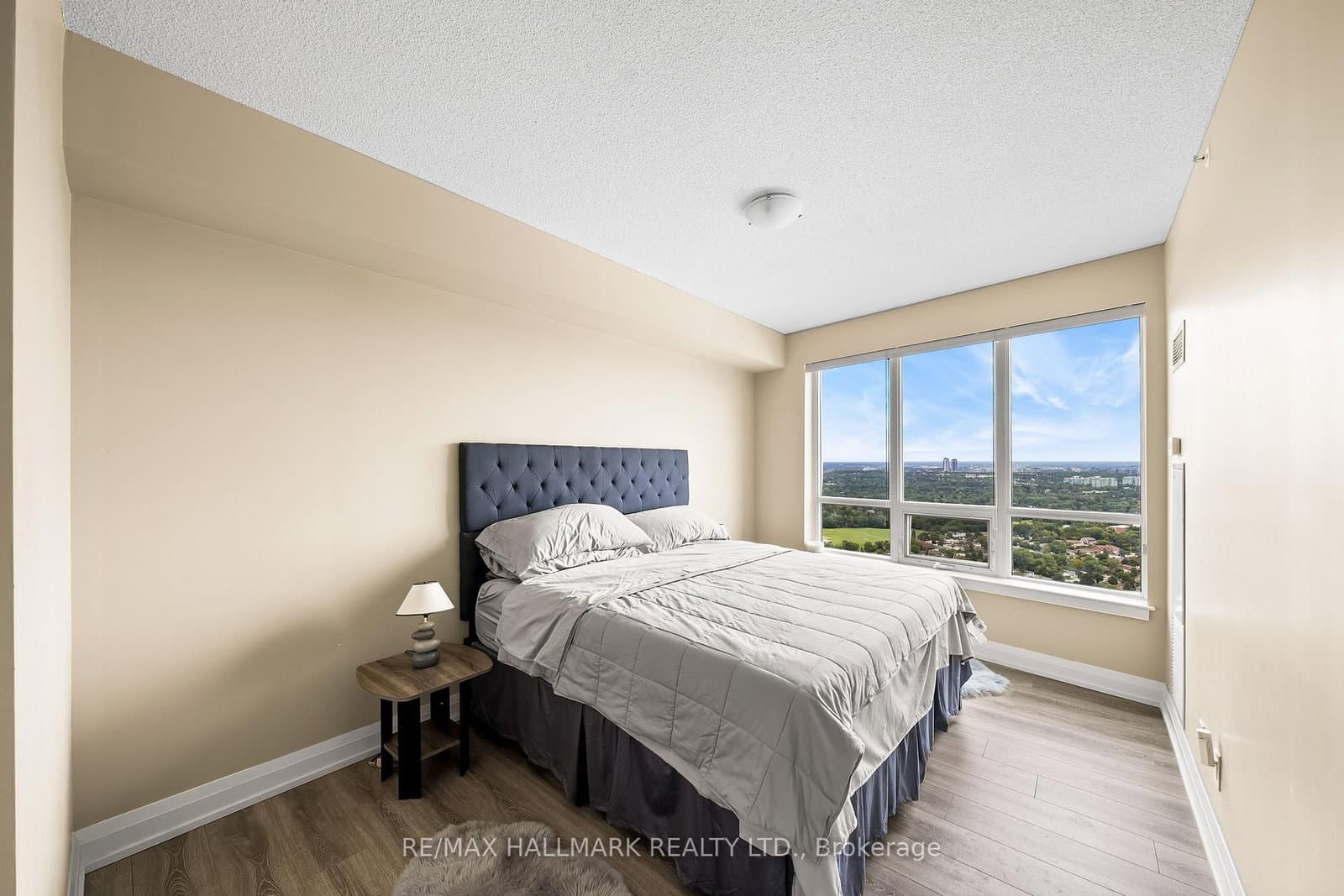 7171 Yonge Street, Unit PH301 thumbnail 12