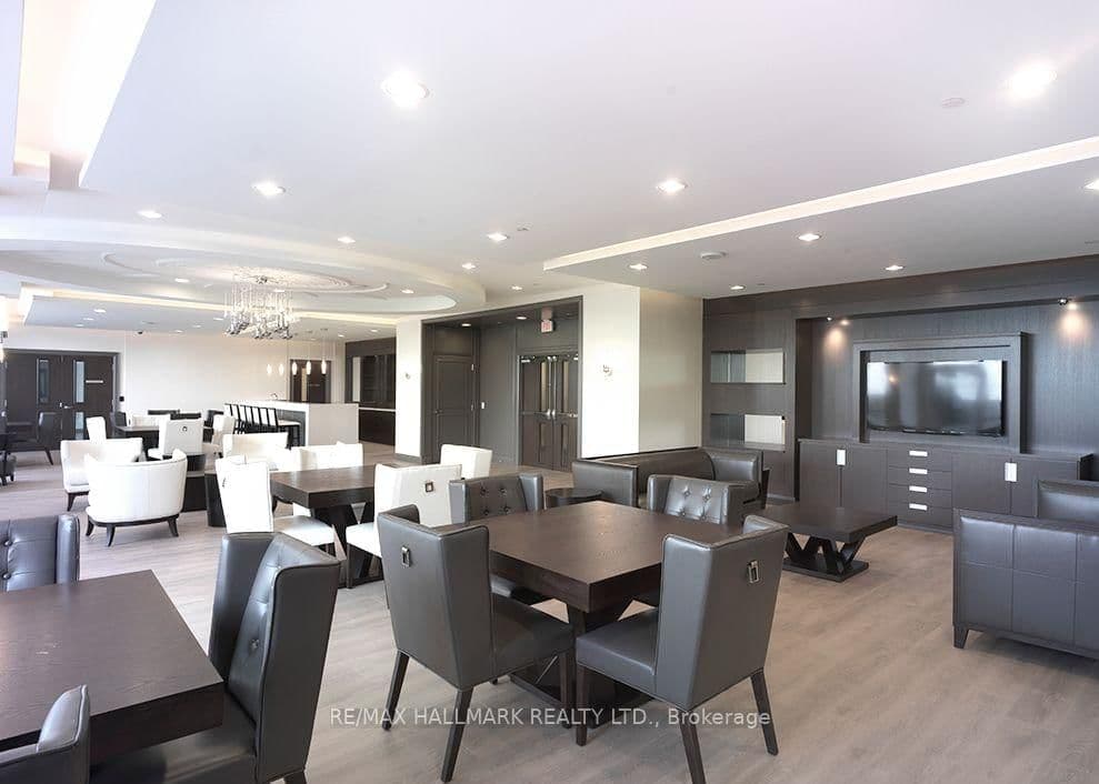 7171 Yonge Street, Unit PH301 thumbnail 25