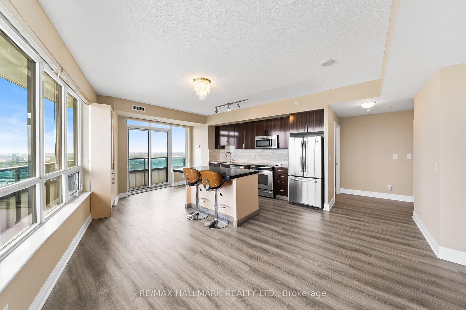 7171 Yonge Street, Unit PH301 thumbnail 8