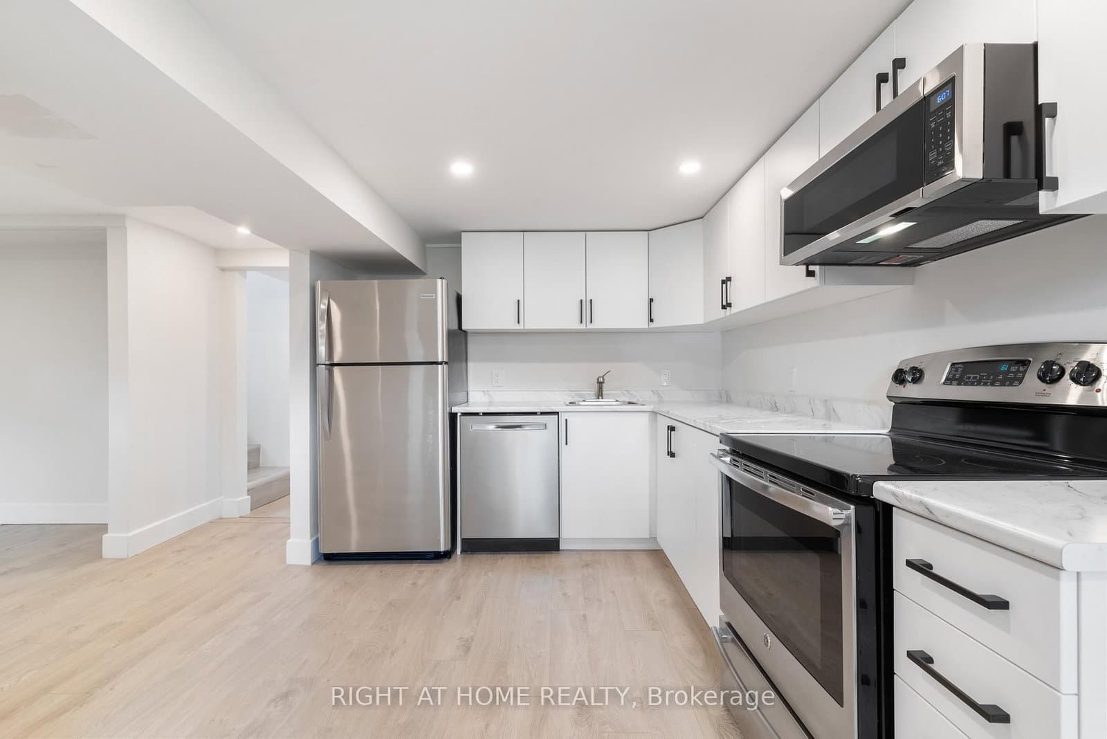 112 Walter Avenue, Unit Basemnt thumbnail 8