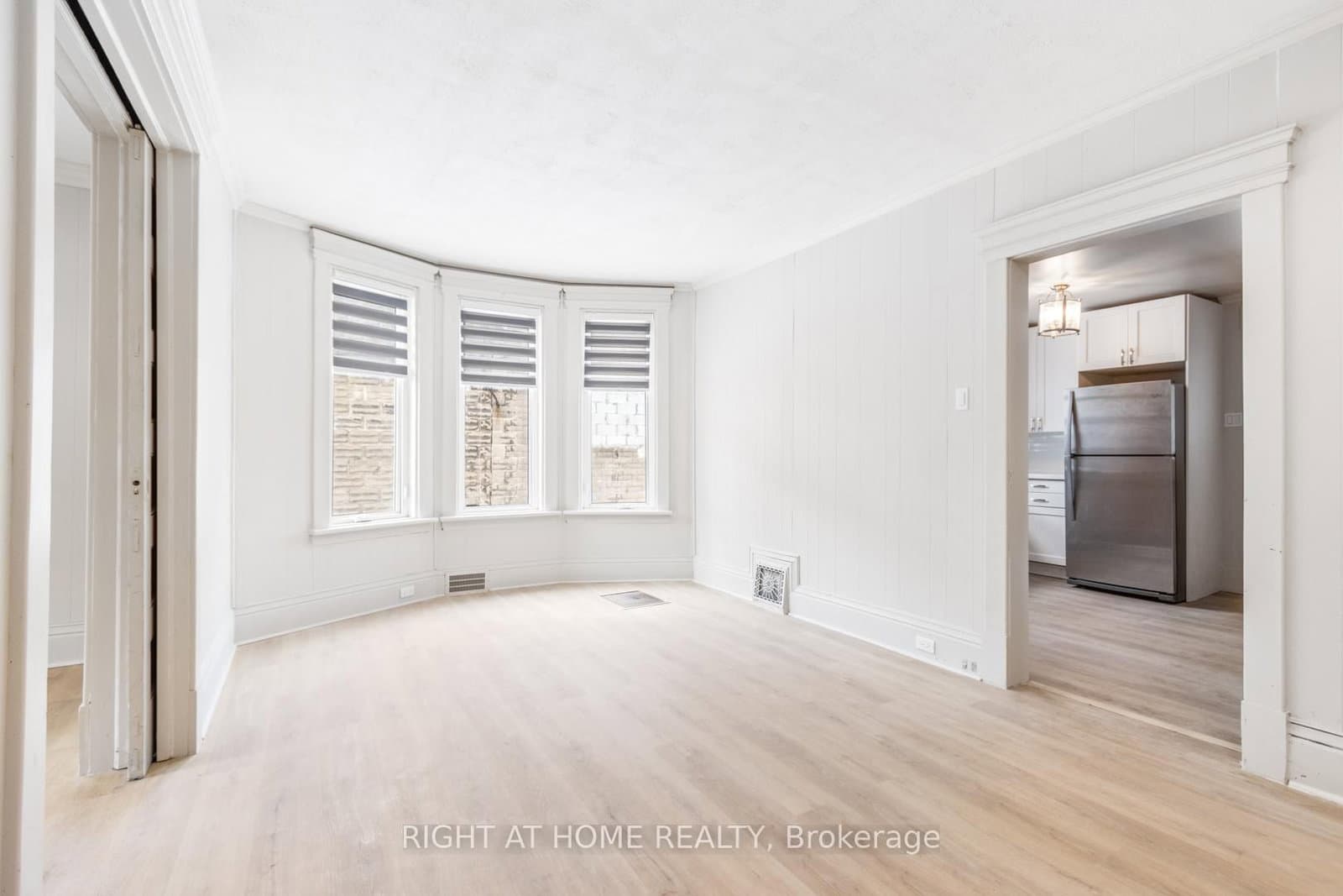 443 Ontario Street, Unit Main Floor thumbnail 11