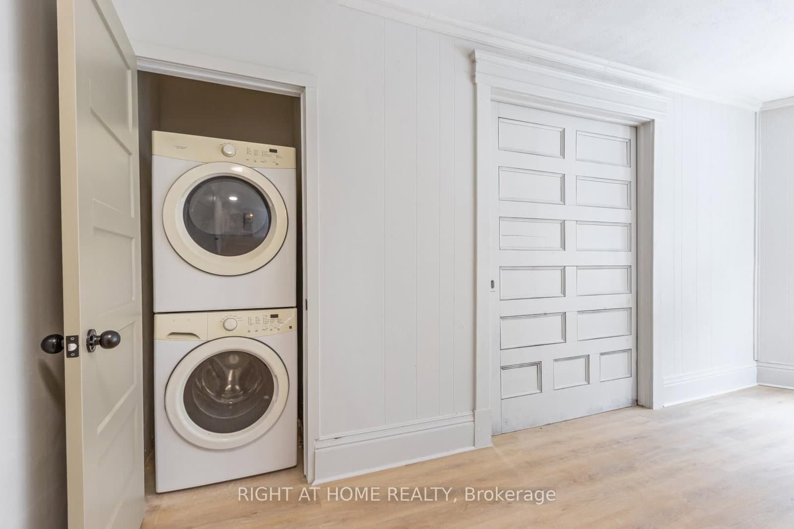 443 Ontario Street, Unit Main Floor thumbnail 26